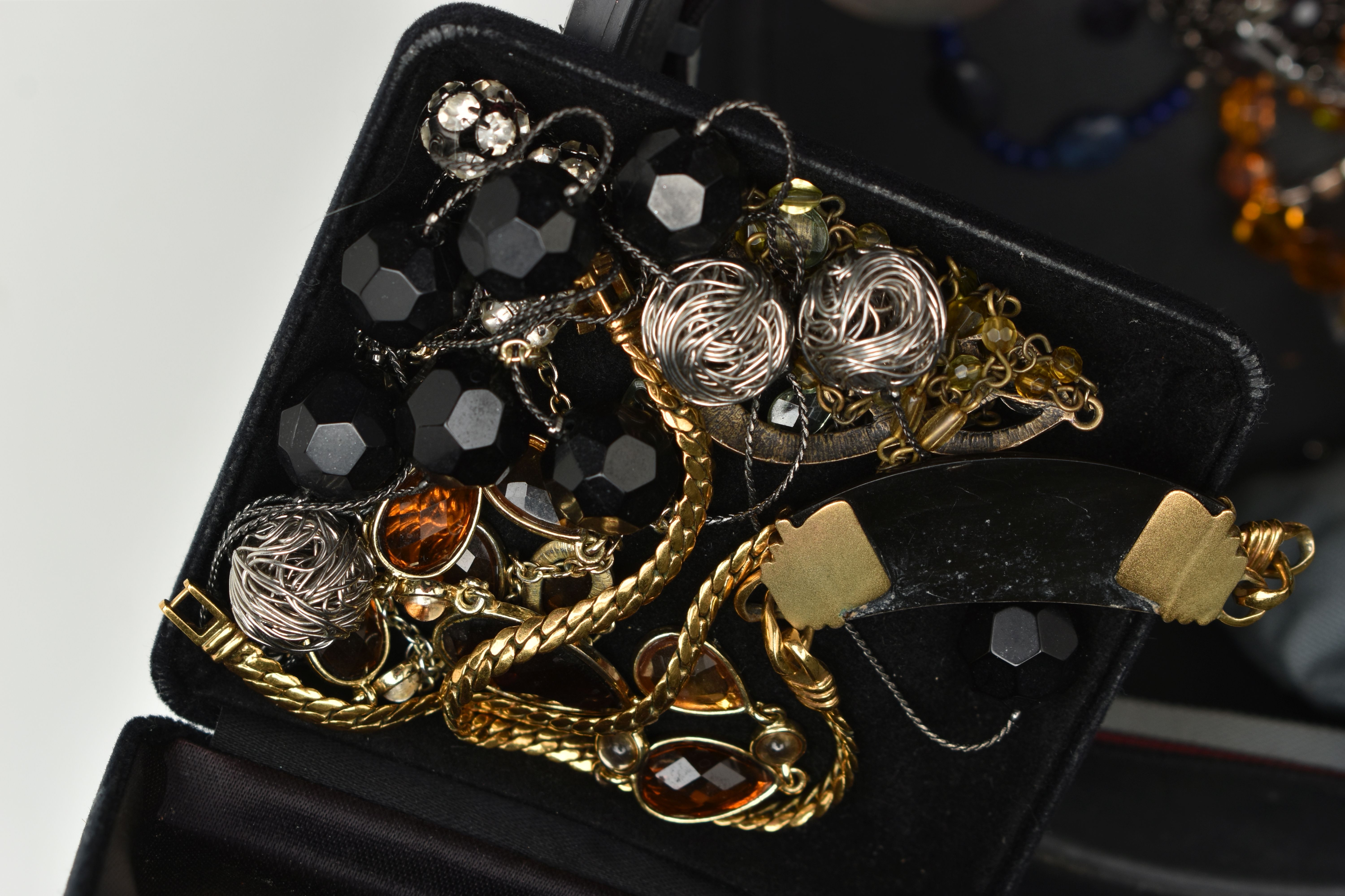 A STORAGE BOX WITH COSTUME JEWELLERY, to include a boxed 'Monet' gold tone and paste set necklace - Image 6 of 8