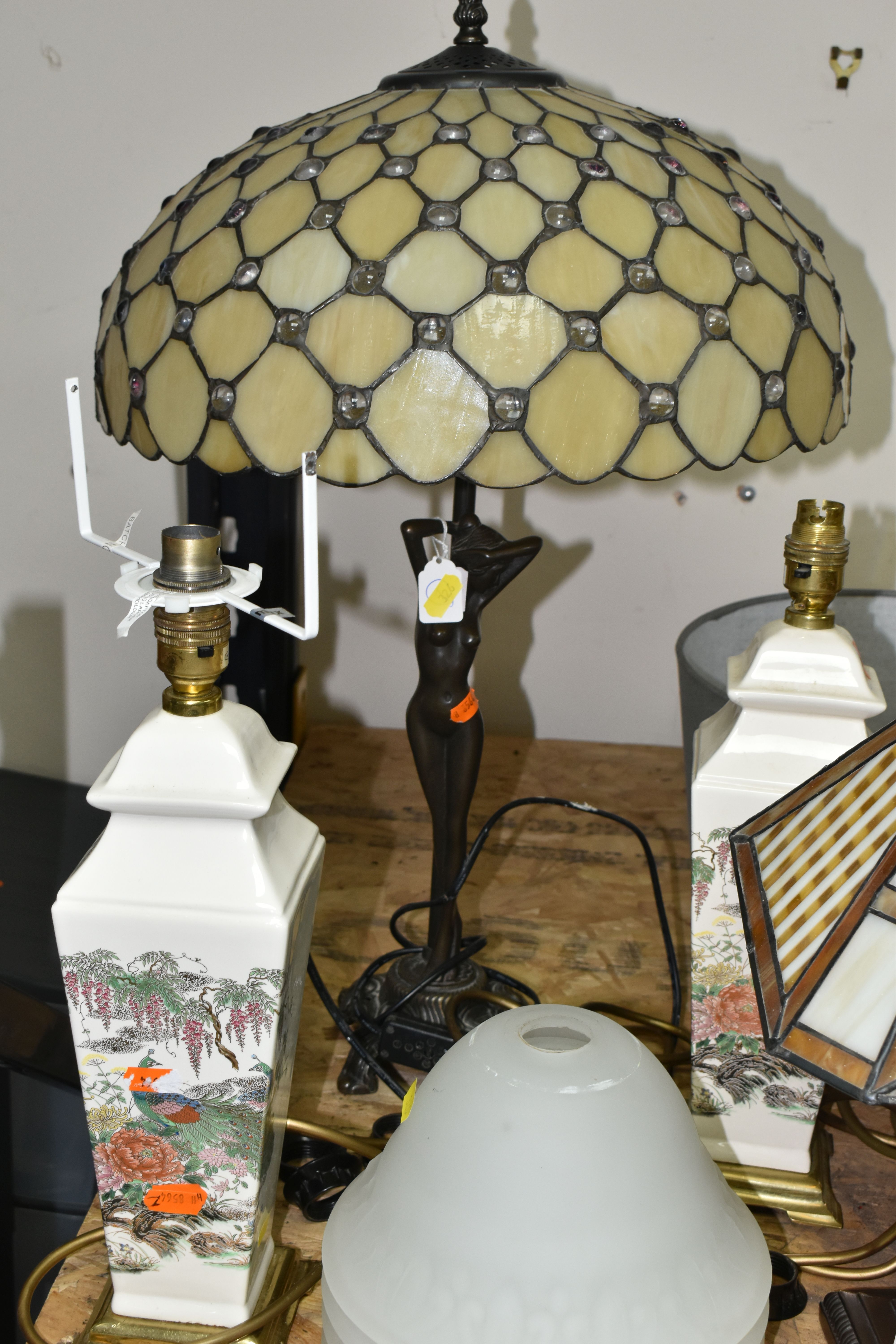 A GROUP OF TABLE LAMPS, comprising a modern figural lamp with leaded effect shade, total height - Image 5 of 6