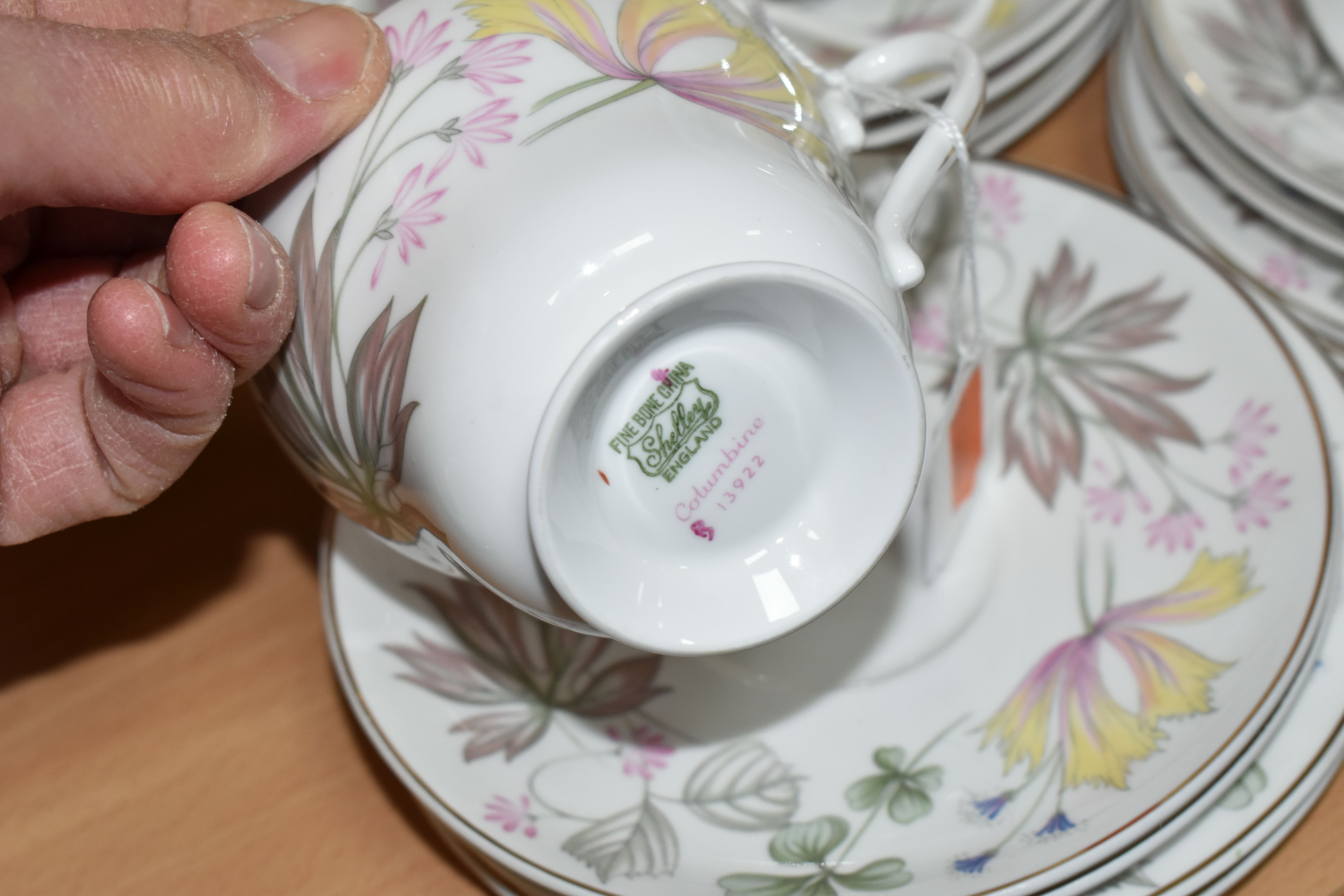 A SHELLEY 'COLUMBINE' 13922 PATTERN TEA SET, comprising a cake plate, sugar bowl, five cups, six - Image 3 of 4