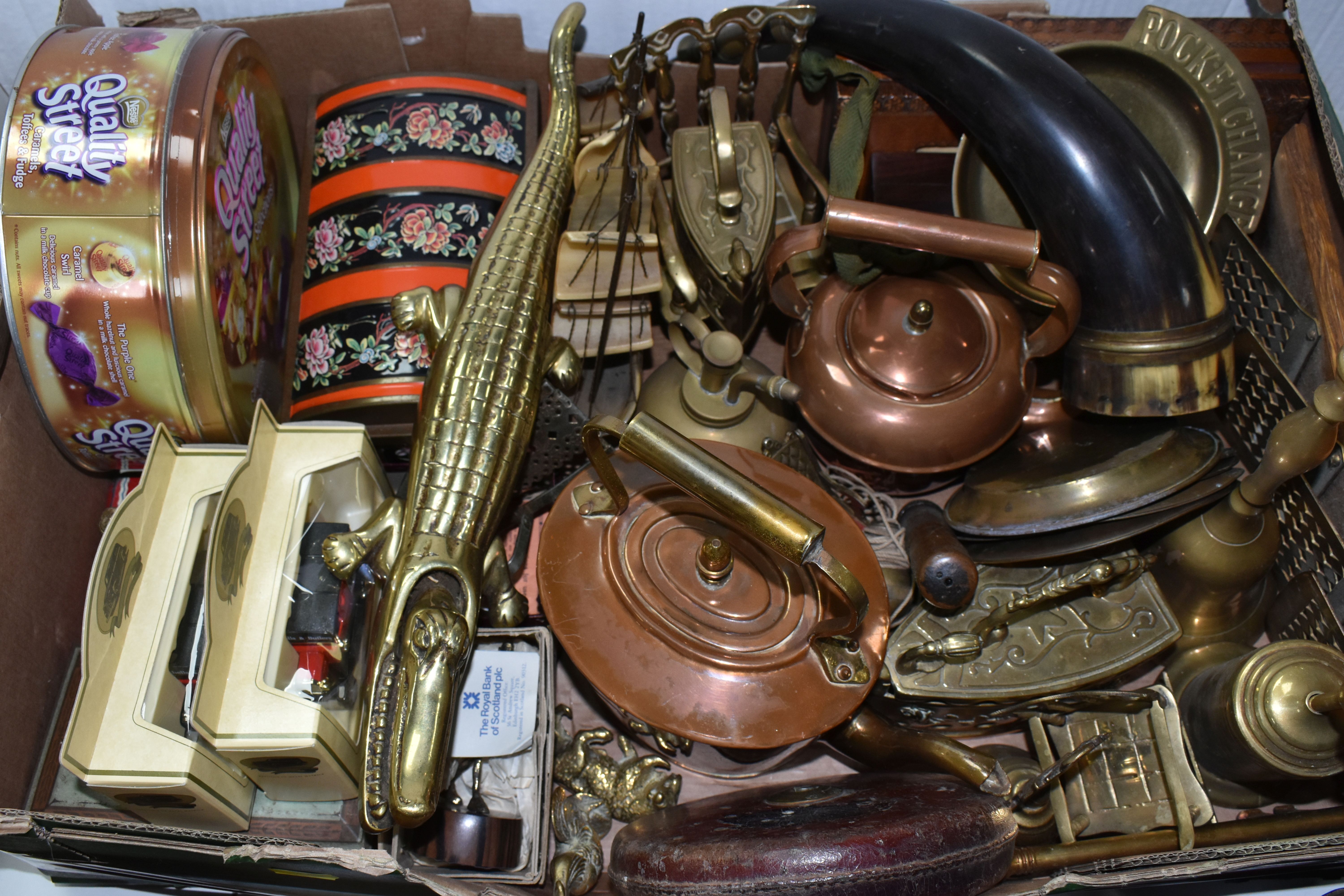 A BOX AND LOOSE METALWARE AND SUNDRY ITEMS, to include two small copper kettles, a horn made from - Image 5 of 9