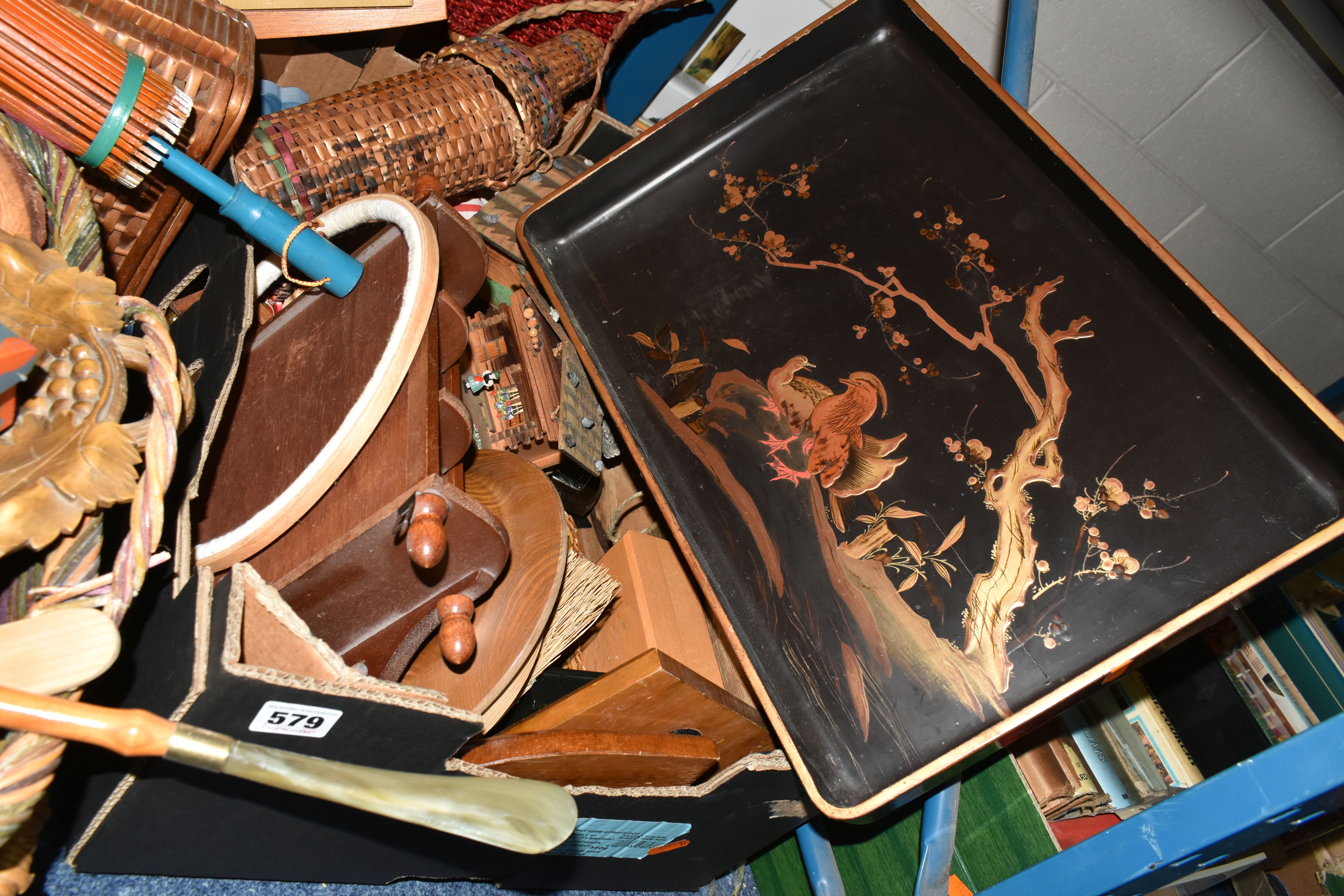 A BOX AND LOOSE WICKER AND TREEN ITEMS, to include two small 'Davenports Beer at Home' wooden beer - Image 5 of 8