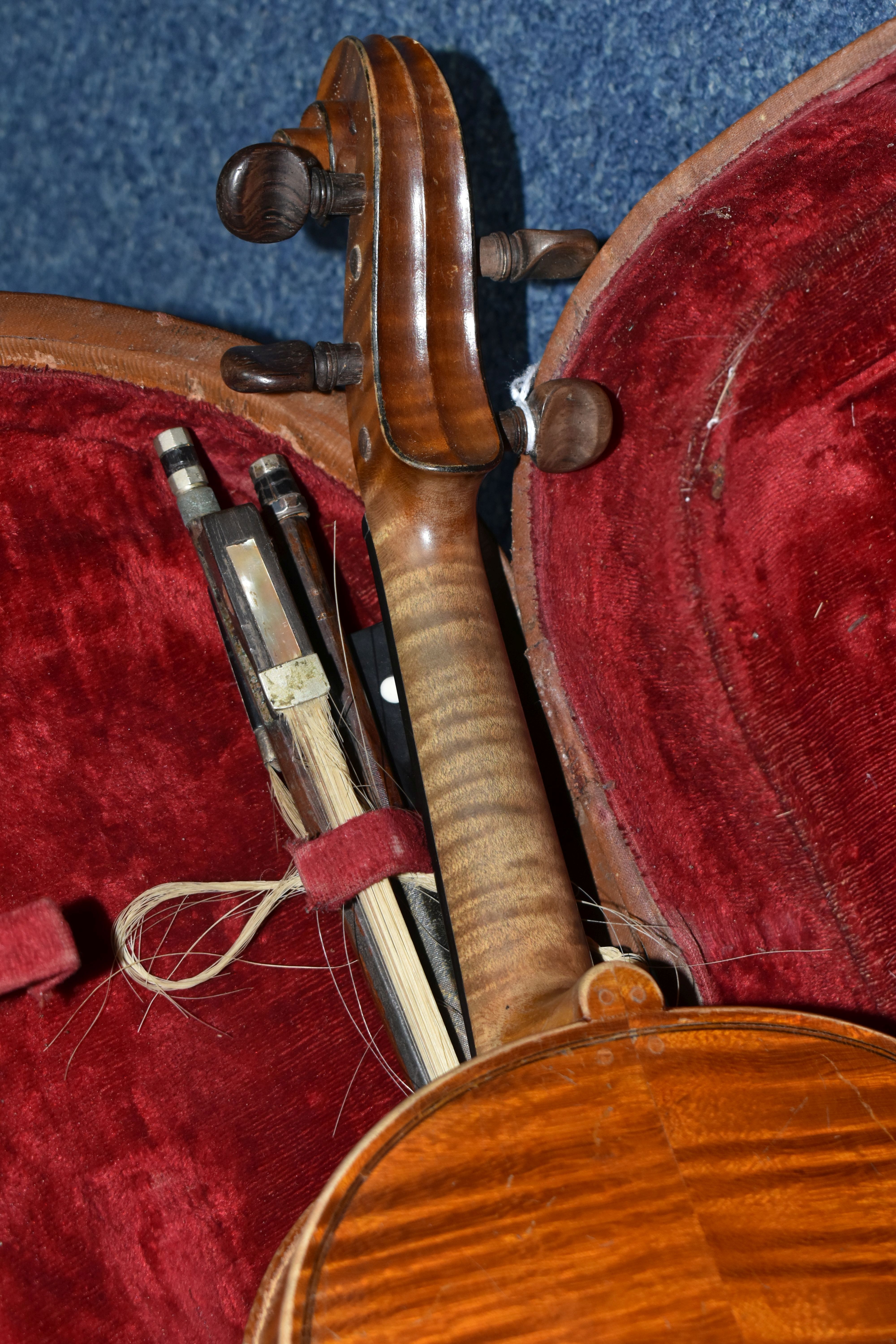 A CASED LATE NINETEENTH CENTURY 3/4 SIZE VIOLIN, bearing label reading 'Lutherie Artistique, T. - Image 9 of 14