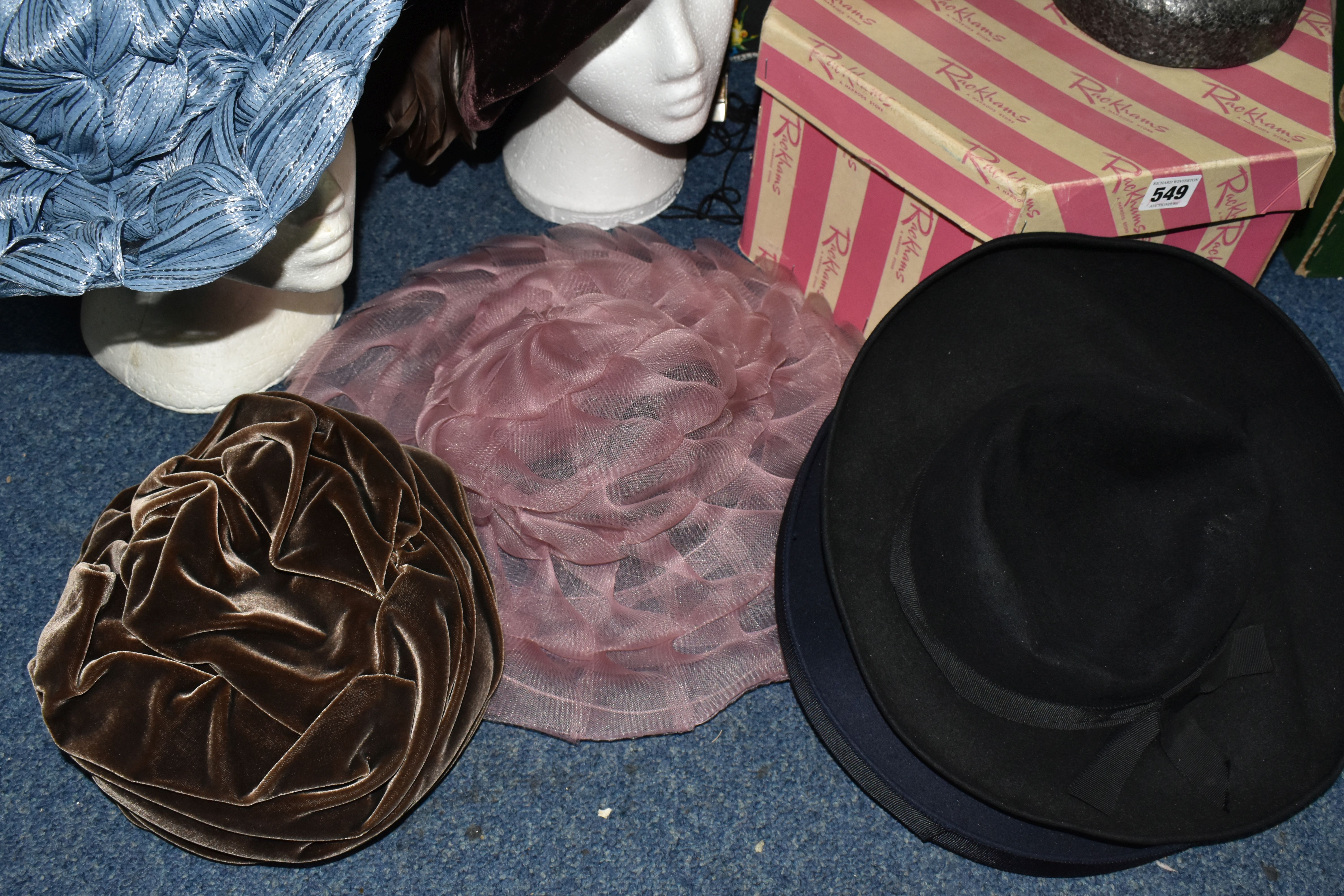 A GROUP OF HATS AND HAT BOXES, to include approximately fifteen to twenty vintage and modern hats, - Image 2 of 5