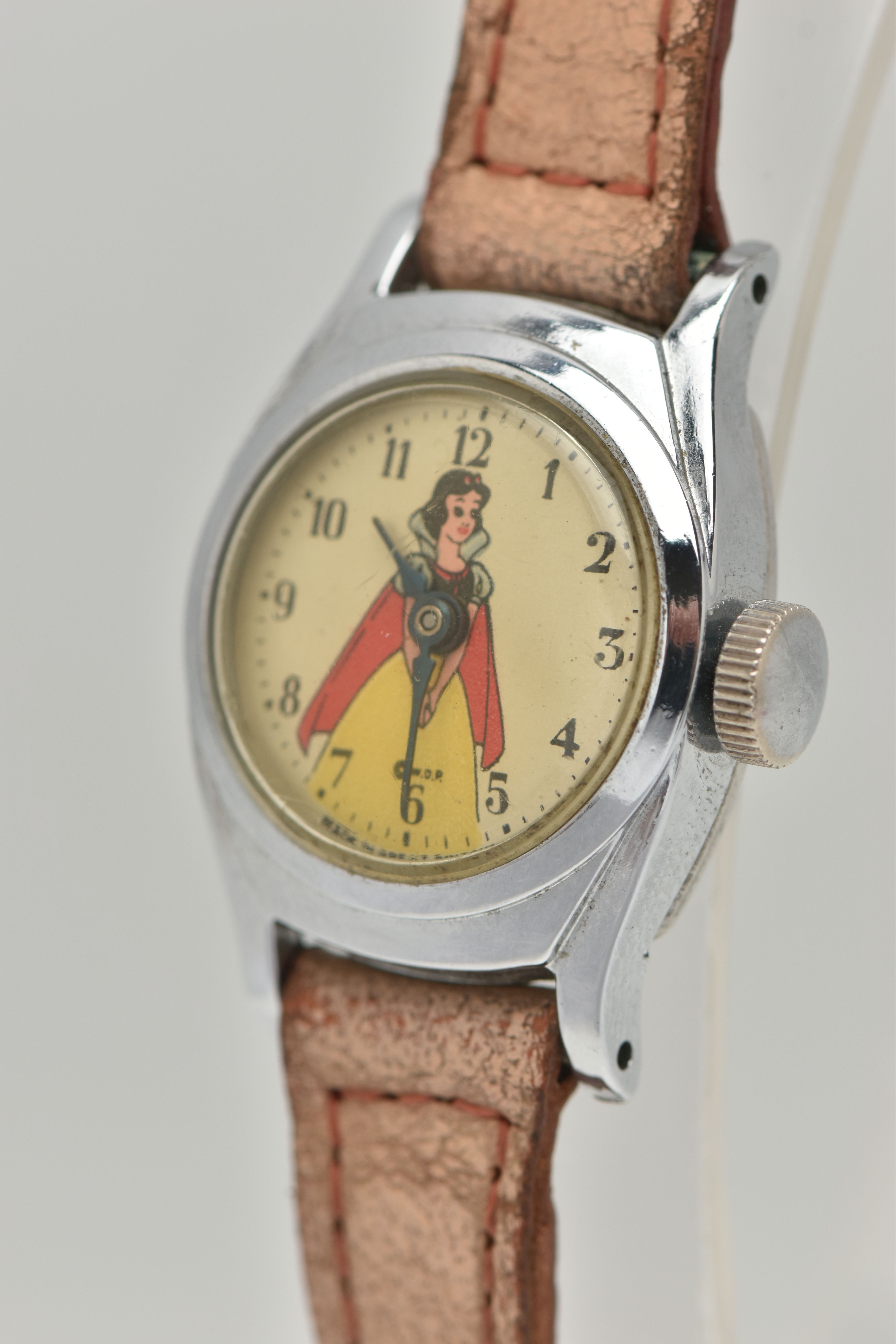 A CHILDS BOXED DISNEYS SNOW WHITE WRISTWTACH, round silvered dial depicting Snow White, Arabic - Image 3 of 6