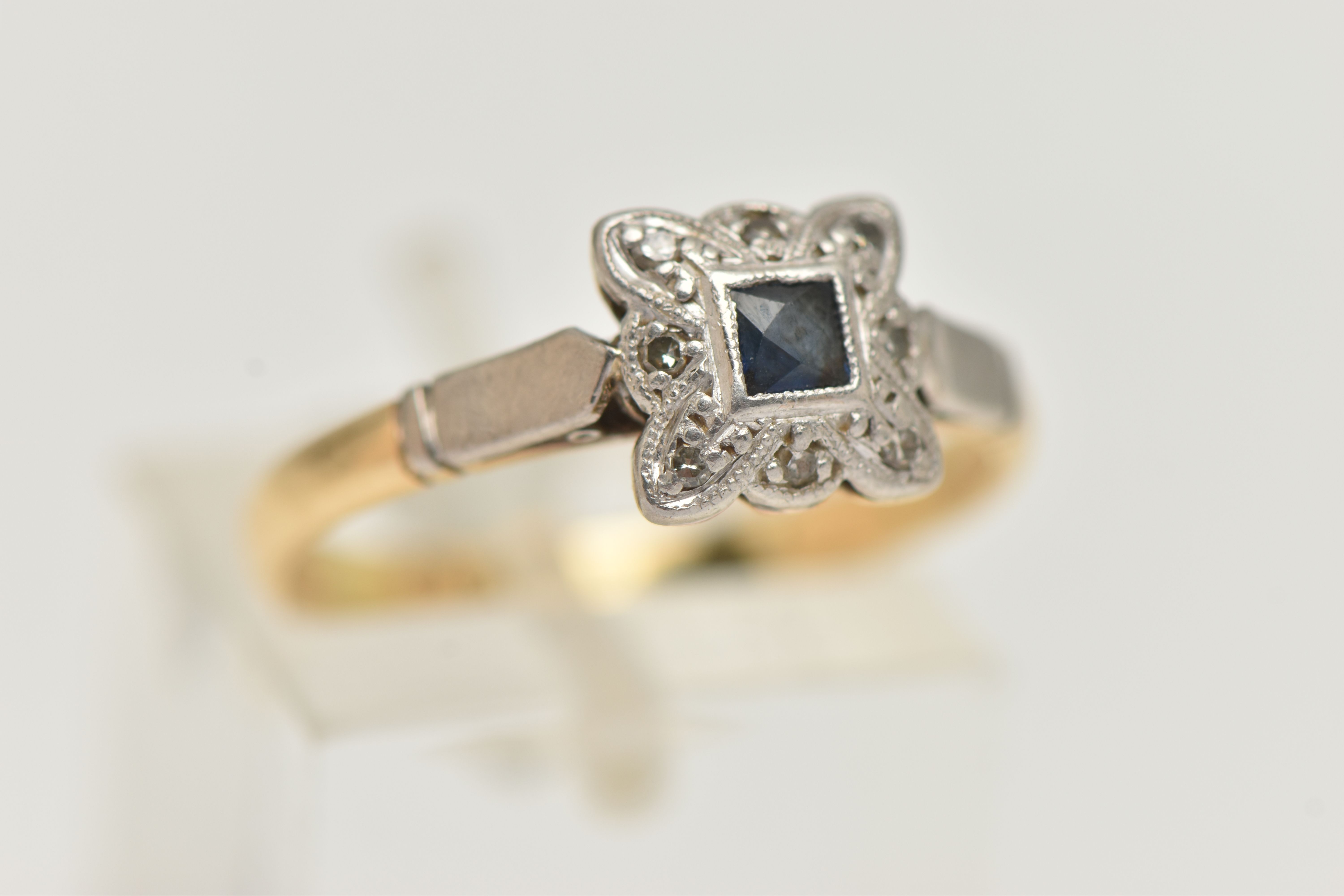 A YELLOW AND WHITE METAL SAPPHIRE AND DIAMOND RING, set centrally with a deep blue square cut - Image 4 of 4