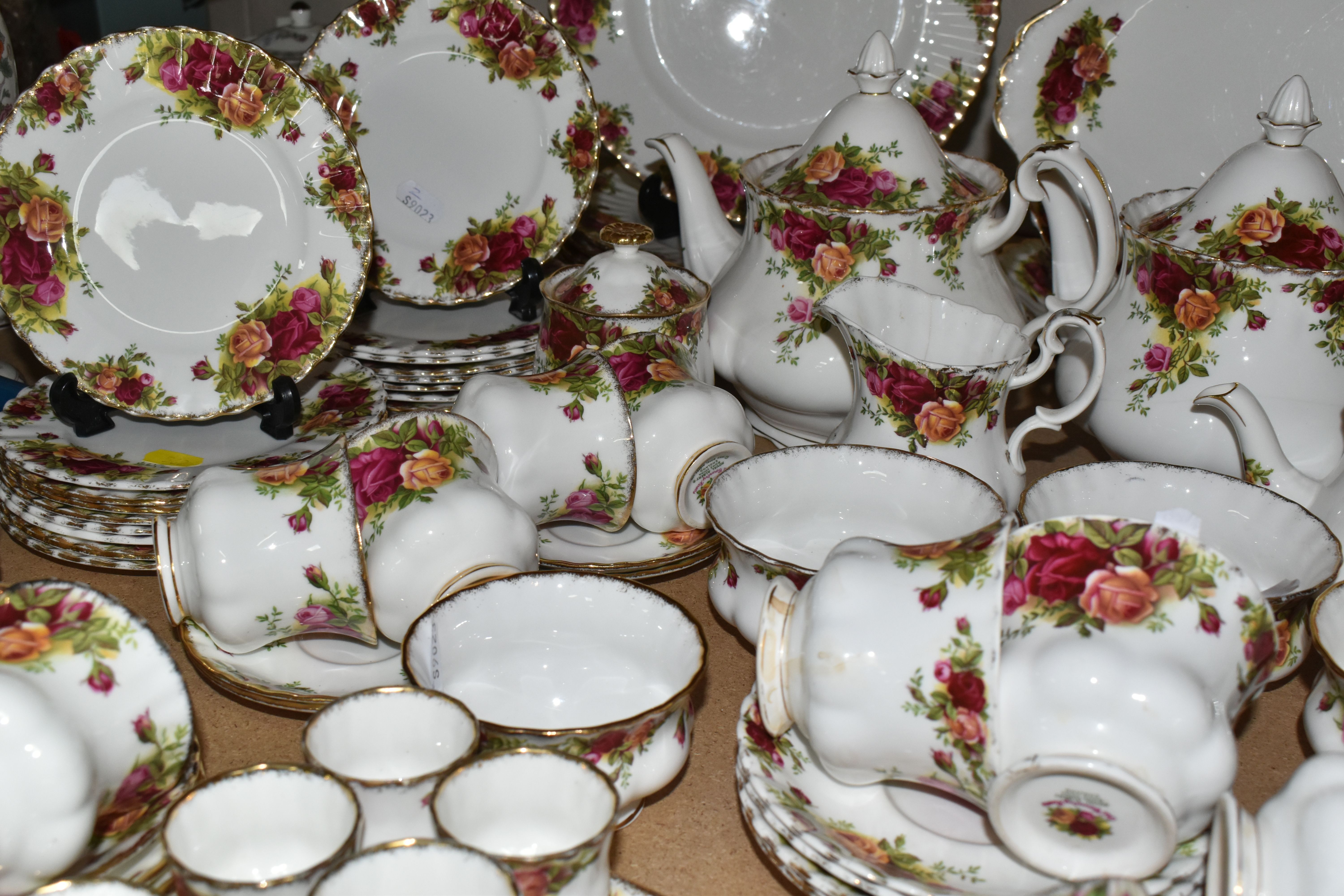 A NINETY SIX PIECE ROYAL ALBERT 'OLD COUNTRY ROSES' DINNER SERVICE, comprising three large - Image 7 of 8