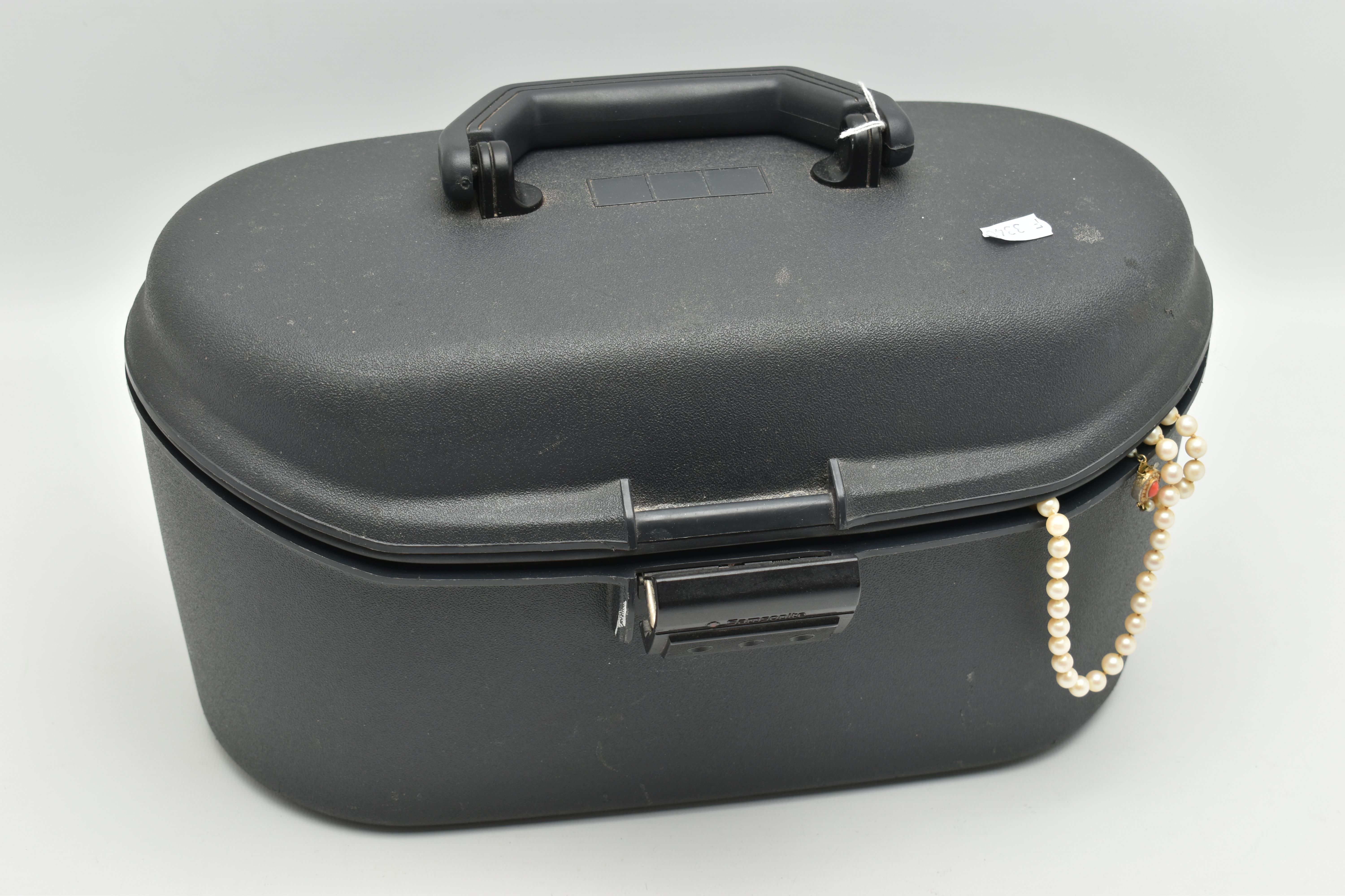 A STORAGE BOX WITH COSTUME JEWELLERY, to include a boxed 'Monet' gold tone and paste set necklace - Image 8 of 8