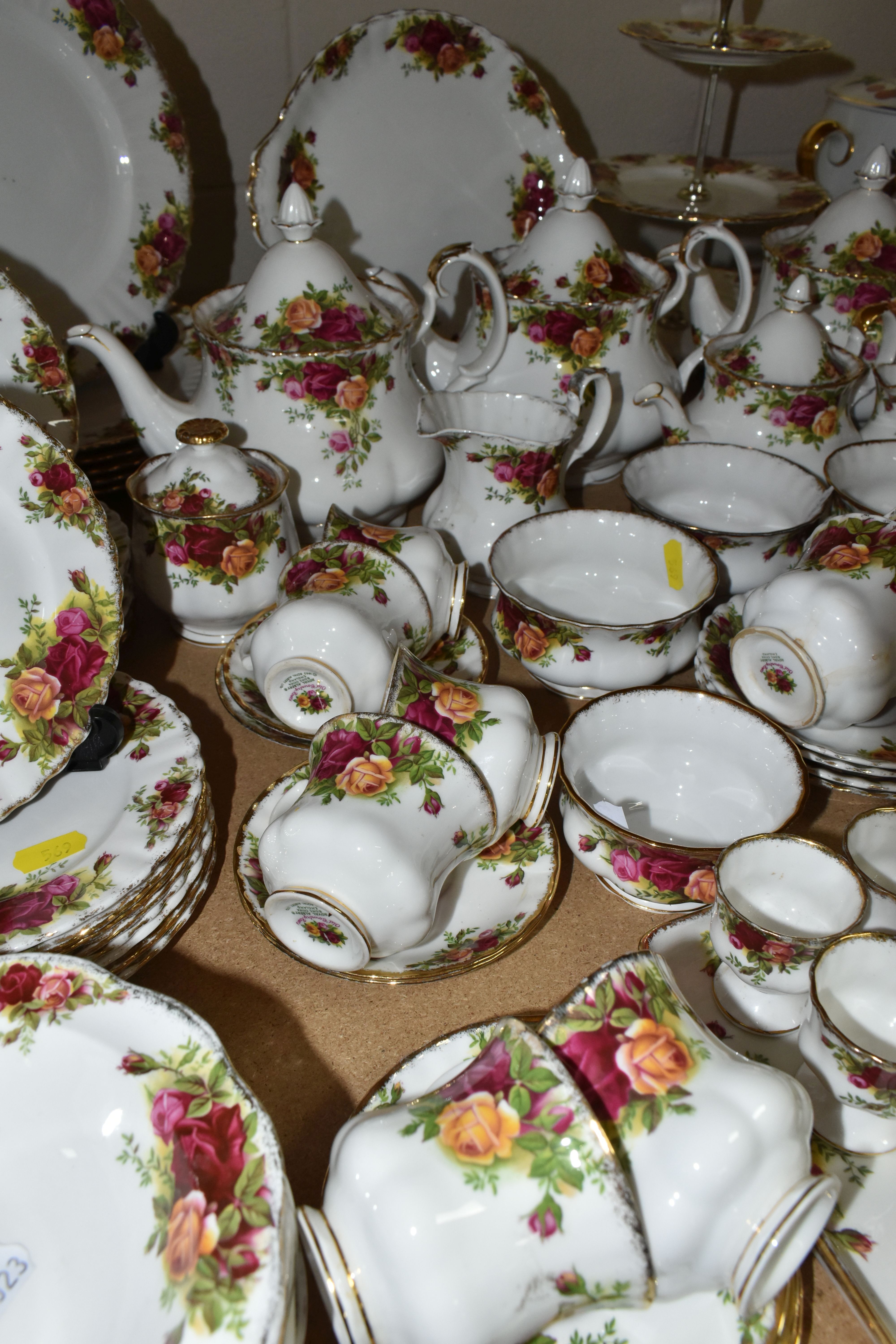 A NINETY SIX PIECE ROYAL ALBERT 'OLD COUNTRY ROSES' DINNER SERVICE, comprising three large - Image 8 of 8