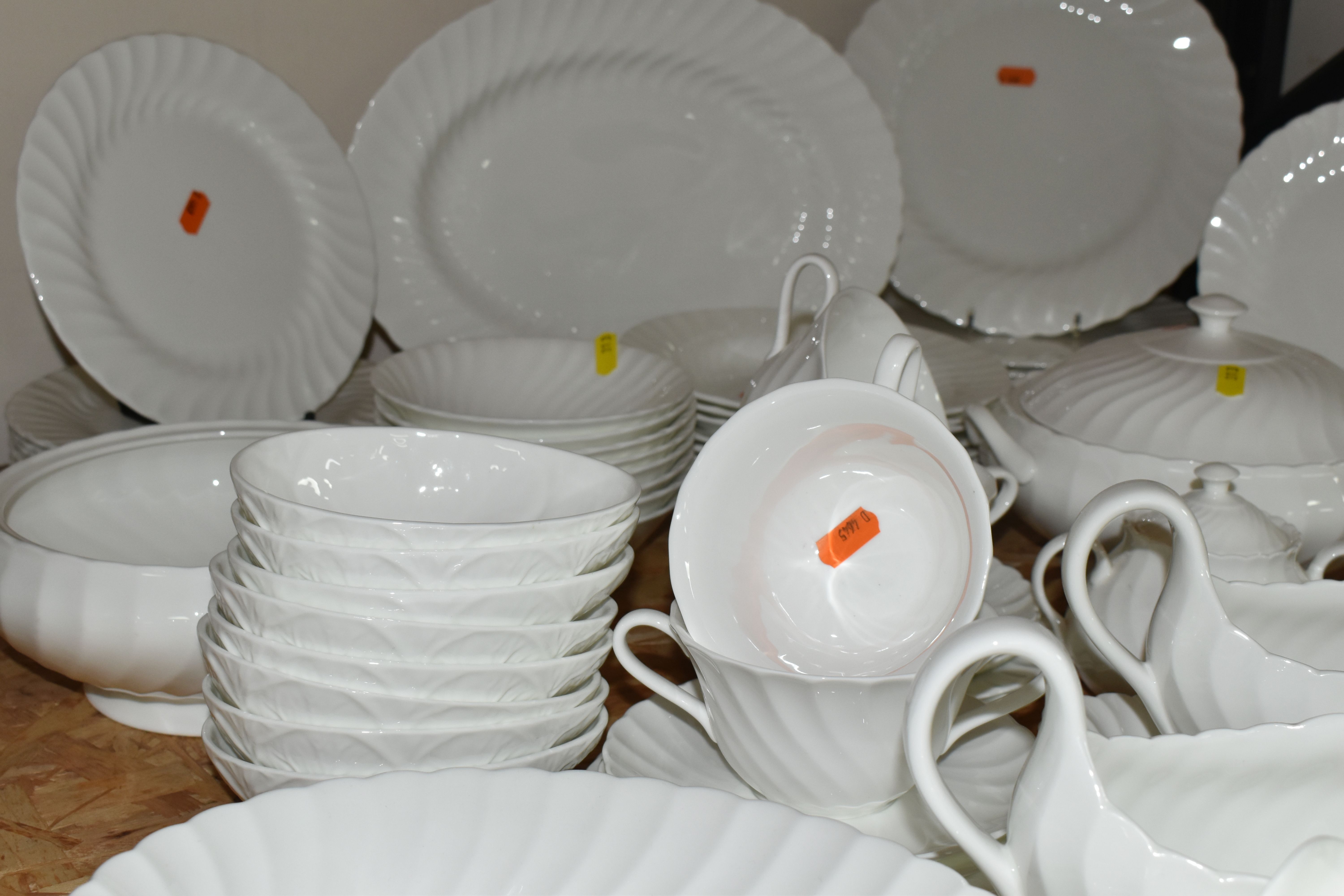 A QUANTITY OF WEDGWOOD 'CANDLELIGHT' DESIGN DINNERWARE, comprising three gravy/sauce jugs and - Image 3 of 7