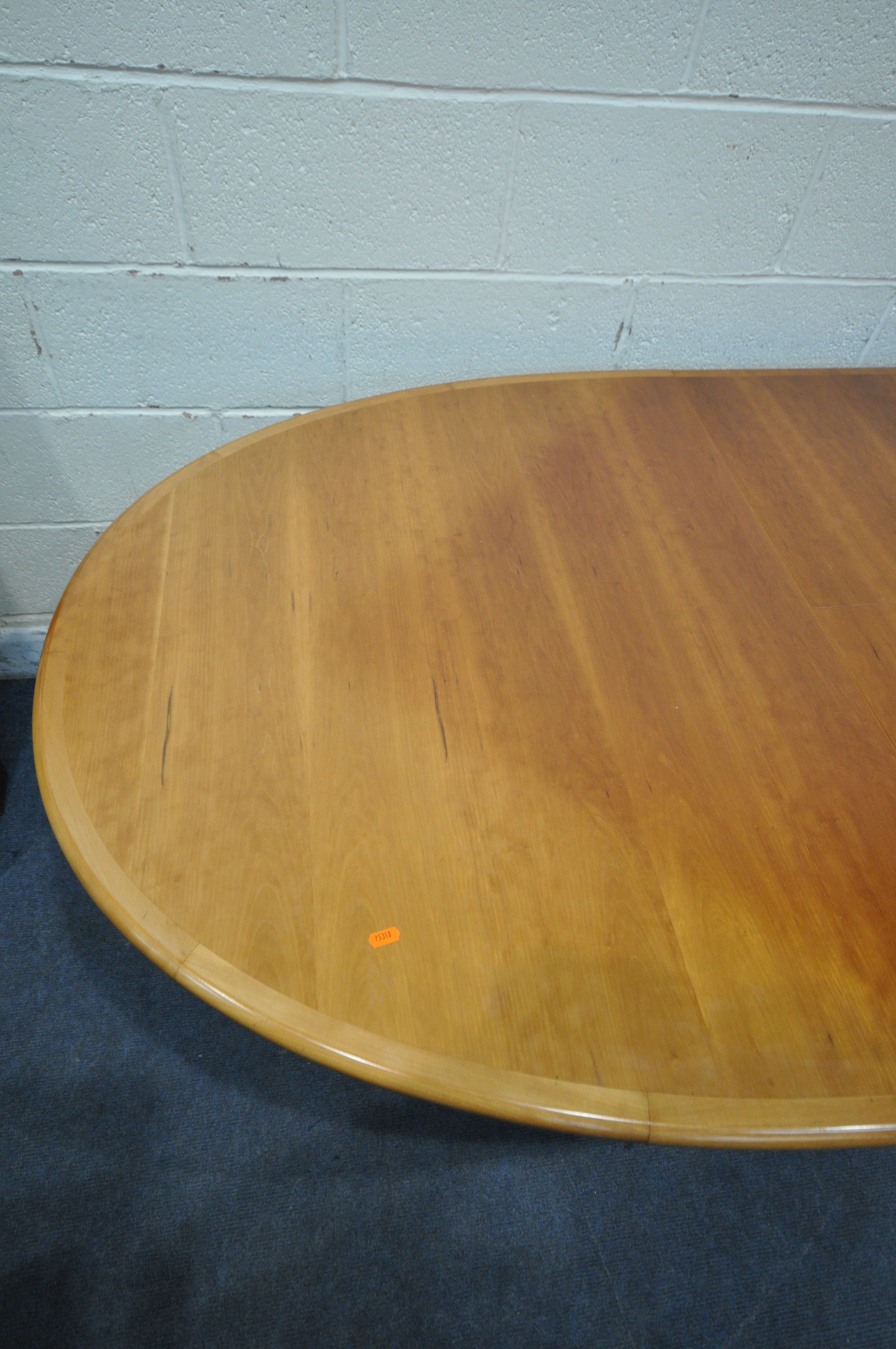 A 20TH CENTURY SKOVBY KIRSEBAER DANISH CHERRYWOOD OVAL EXTENDING DINING TABLE, with a single fold - Image 4 of 6