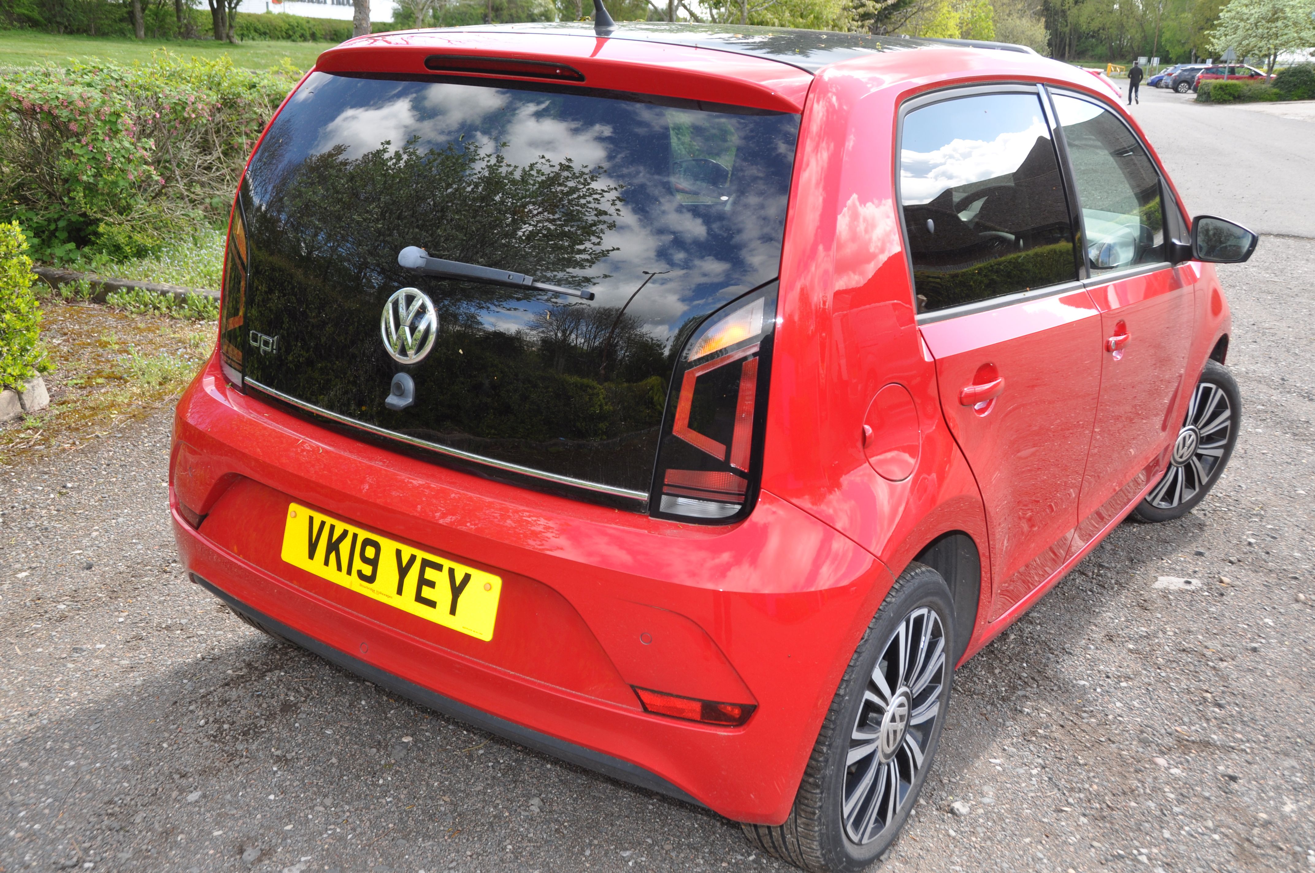 A 2019 VW UP 5 DOOR HATCHBACK CAR IN RED. 999cc petrol engine, 5 speed manual gearbox, V5c - Image 4 of 9