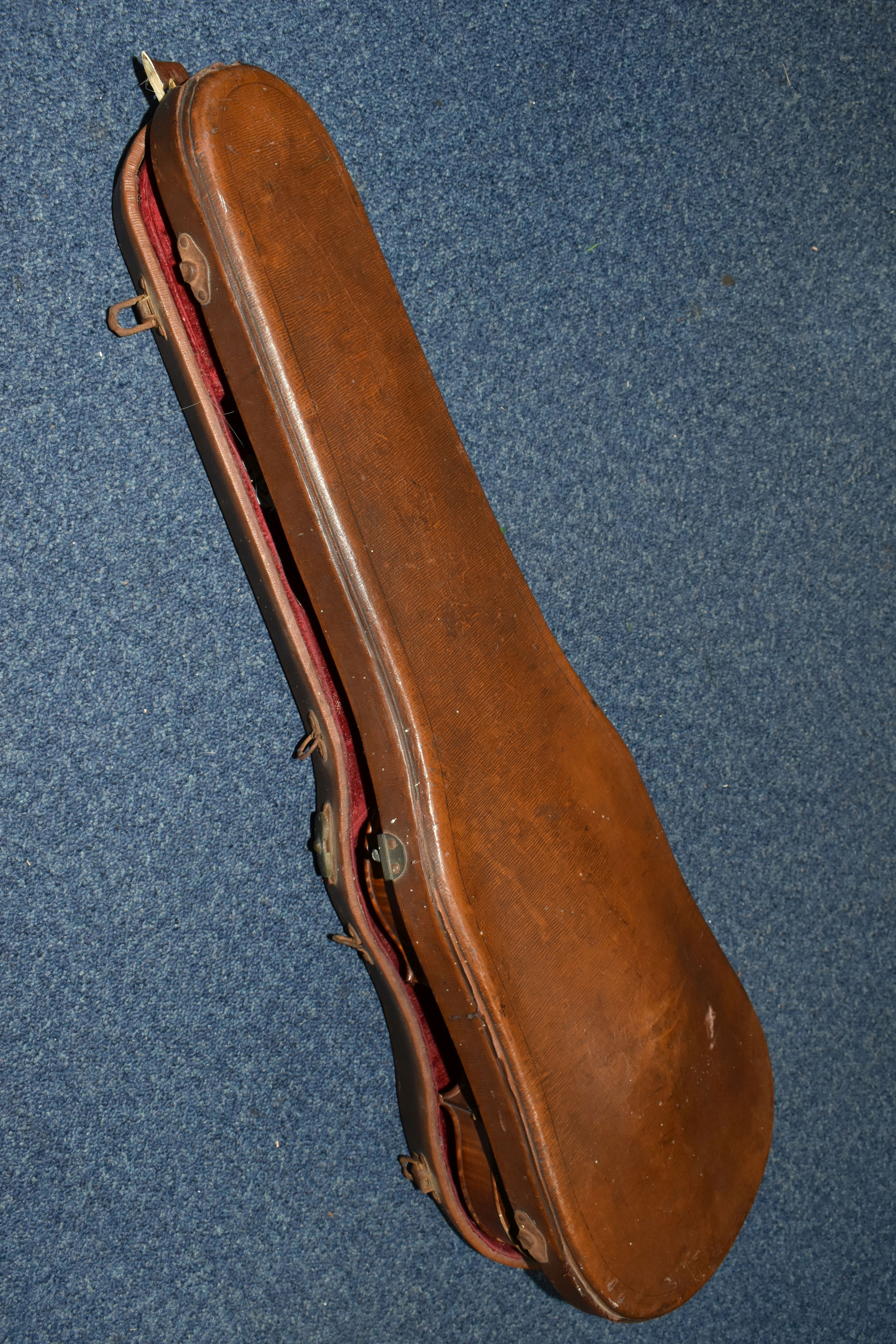 A CASED LATE NINETEENTH CENTURY 3/4 SIZE VIOLIN, bearing label reading 'Lutherie Artistique, T. - Image 14 of 14