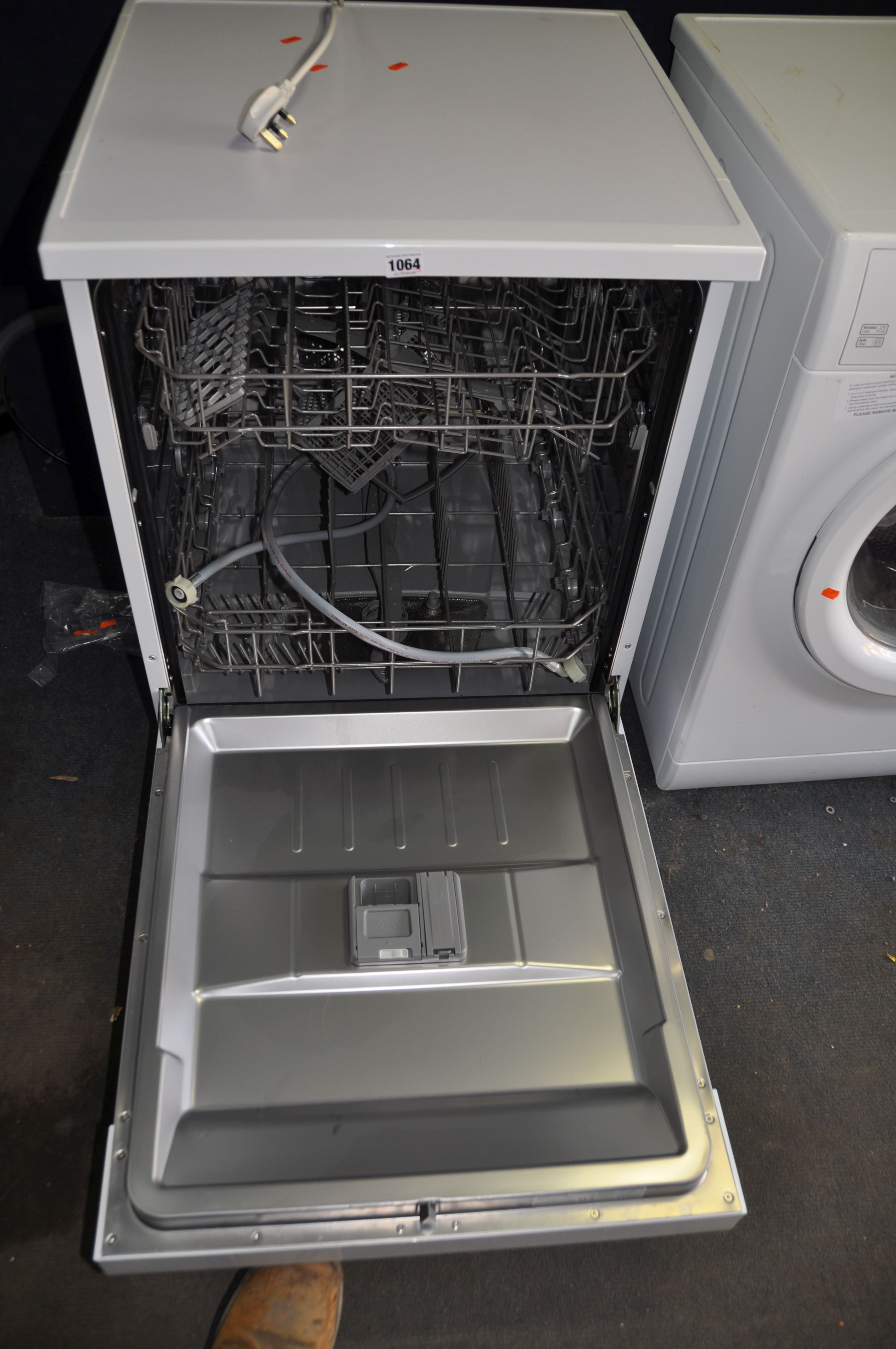 AN ESSENTIALS CDW60W20 DISHWASHER width 60cm depth 60cm height 85cm (PAT pass, powers up but hasn' - Image 2 of 2