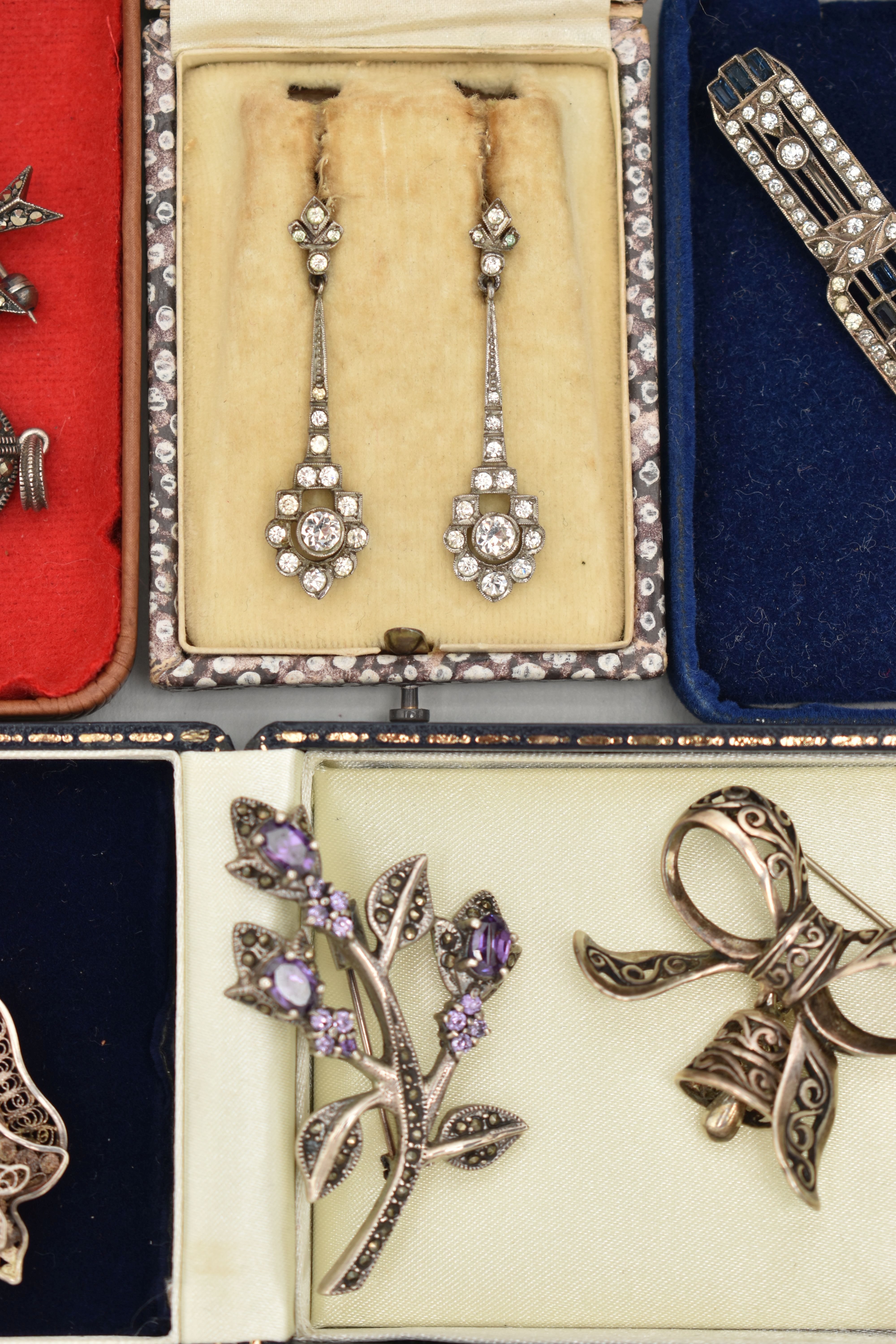 AN ASSORTMENT OF WHITE METAL JEWELLERY, to include a pair of art deco style, white metal screw - Image 3 of 4