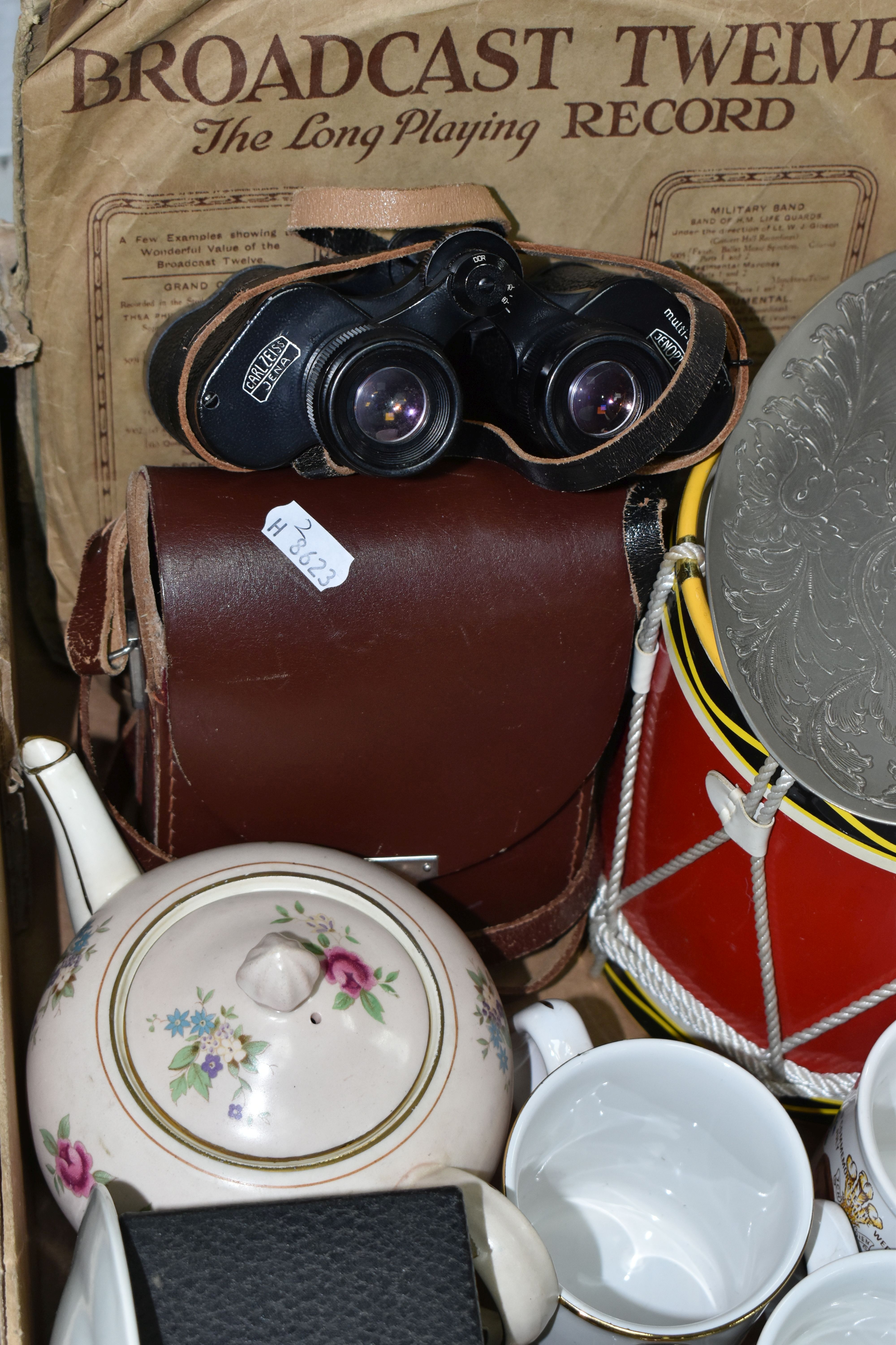 A BOX AND LOOSE RADIO, CERAMICS AND SUNDRY ITEMS, to include a Bush radio type DAC 90 A, an aqua - Image 5 of 8