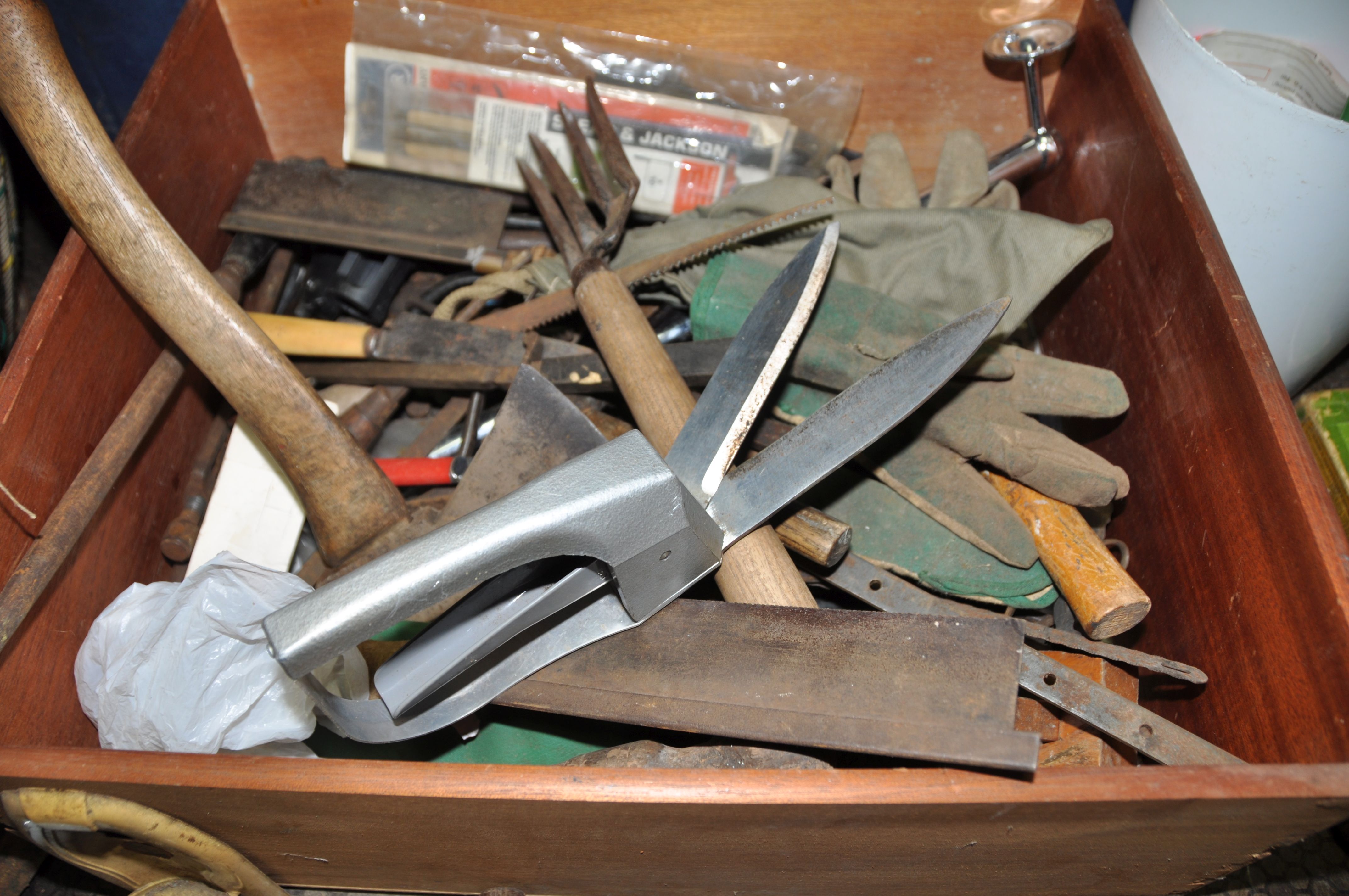 A DRAWER AND TWO BASKETS CONTAINING TOOLS including Pin drills, braces, hand drill, coffin planes, - Image 5 of 6