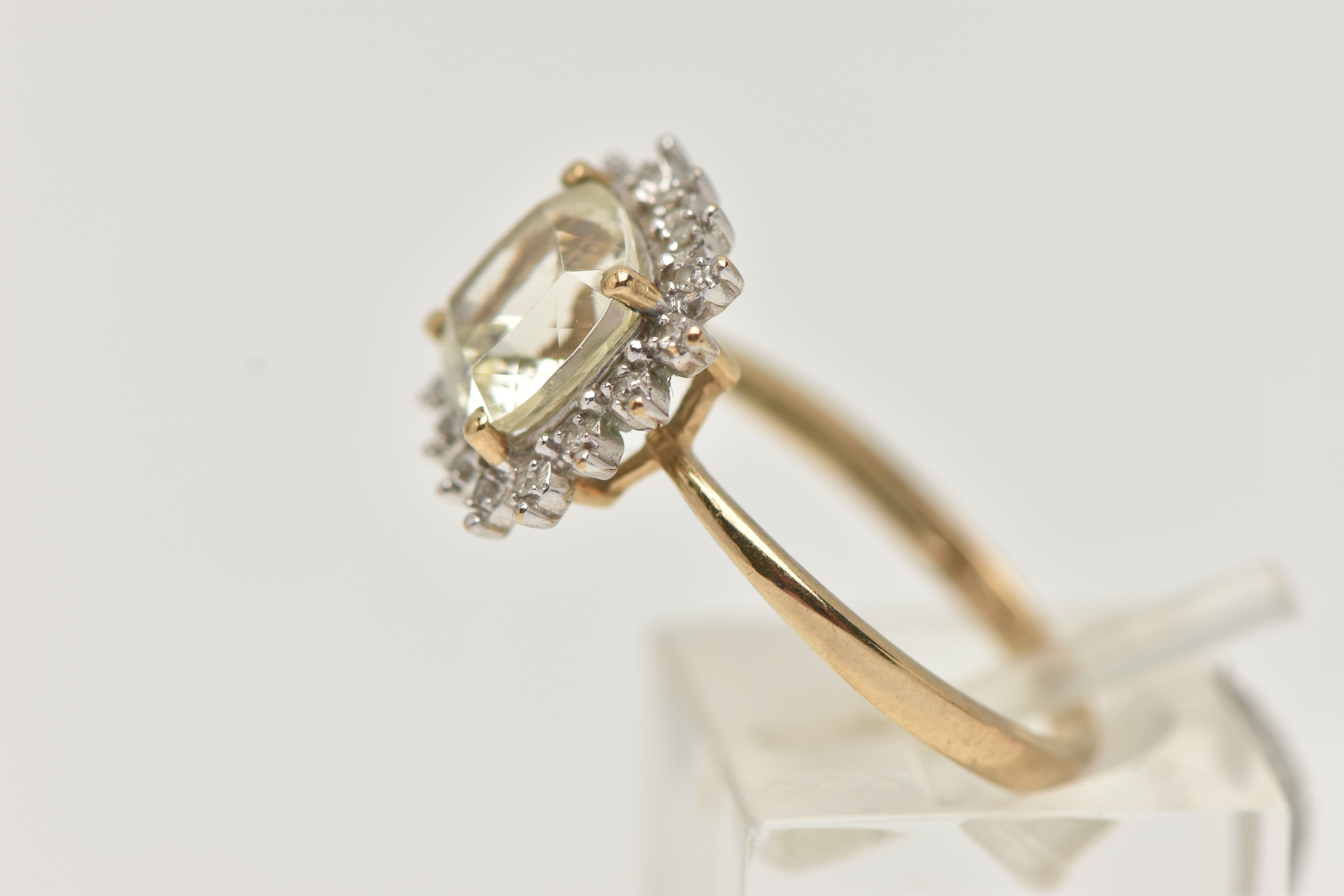 A 9CT GOLD GEM SET CLUSTER RING, mixed cushion cut colourless stone, possibly topaz, measuring - Image 2 of 4