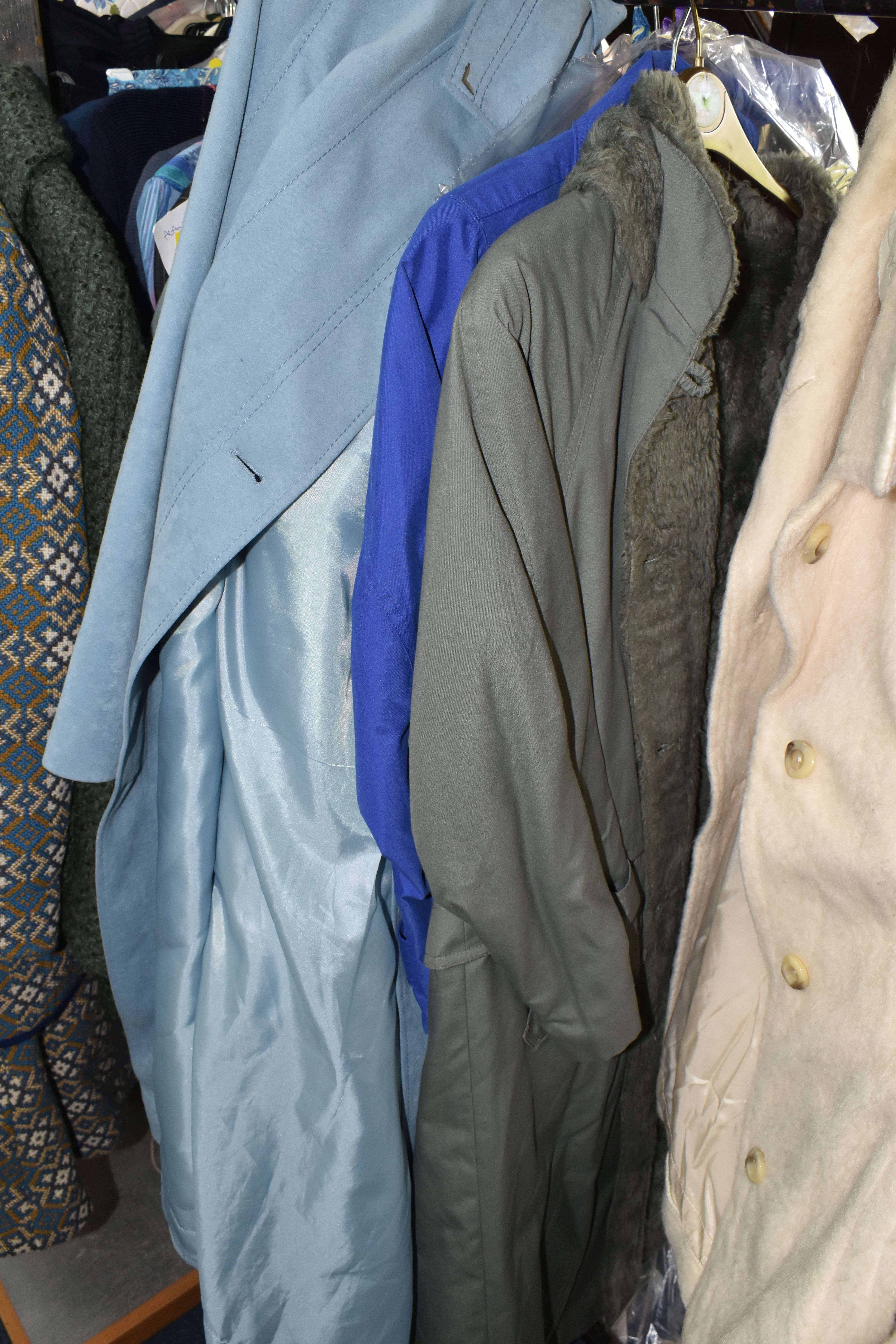 A LARGE QUANTITY OF LADIES' CLOTHING, to include a vintage 100% wool 'Welsh Woollen' skirt suit in - Image 9 of 10