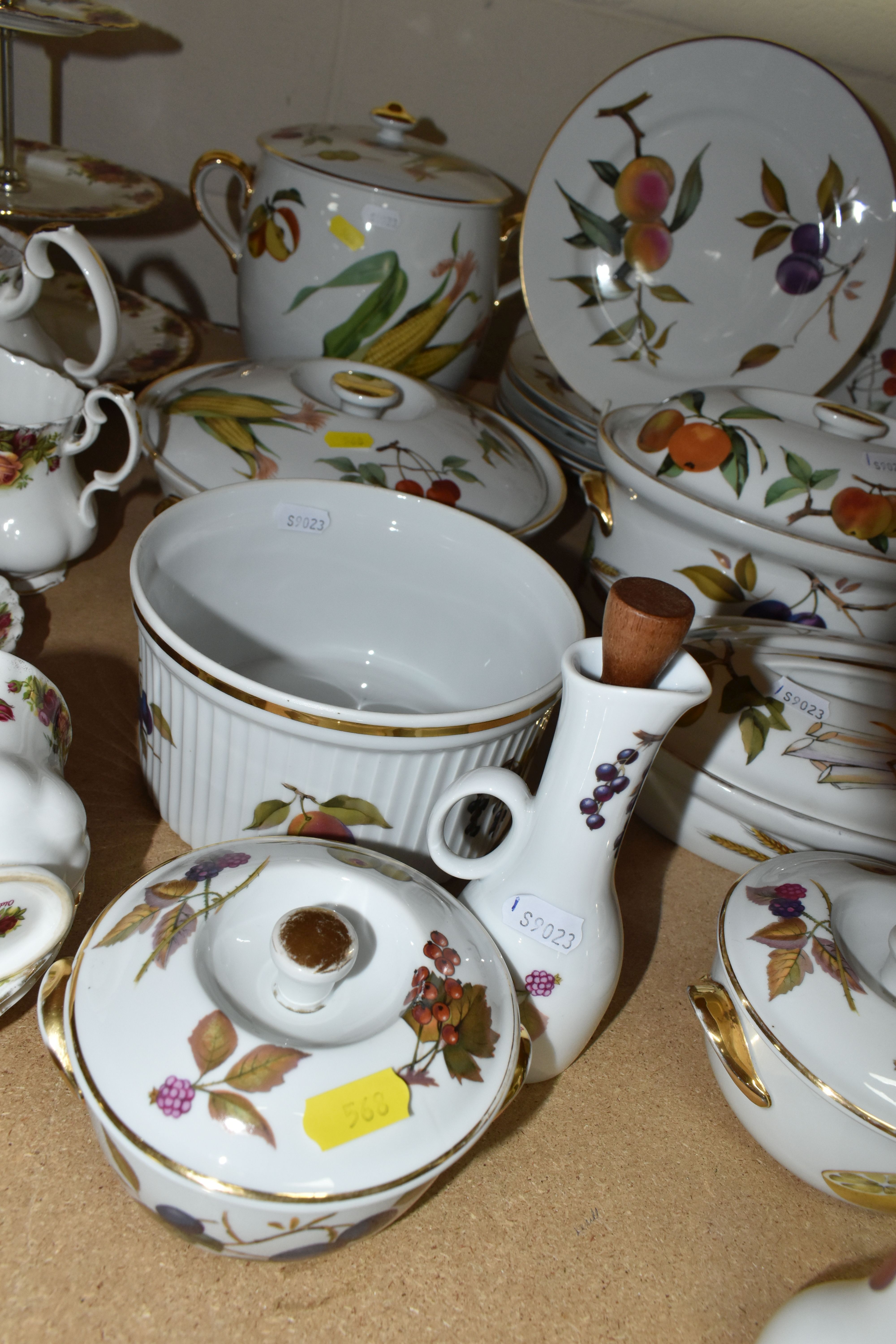 THIRTY THREE PIECES OF ROYAL WORCESTER EVESHAM DINING WARE, including serving dishes, plates, tea - Image 2 of 6