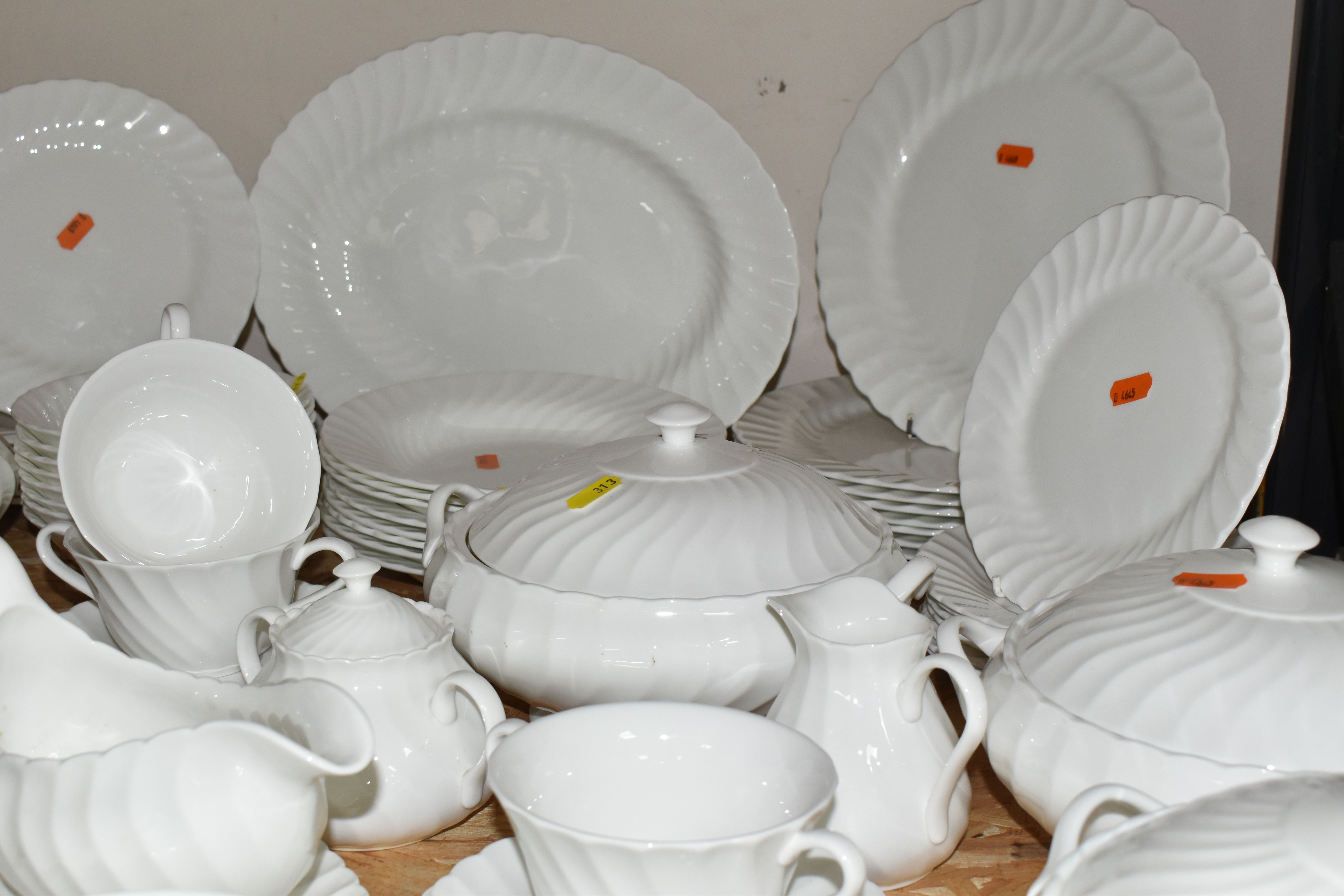 A QUANTITY OF WEDGWOOD 'CANDLELIGHT' DESIGN DINNERWARE, comprising three gravy/sauce jugs and - Image 5 of 7