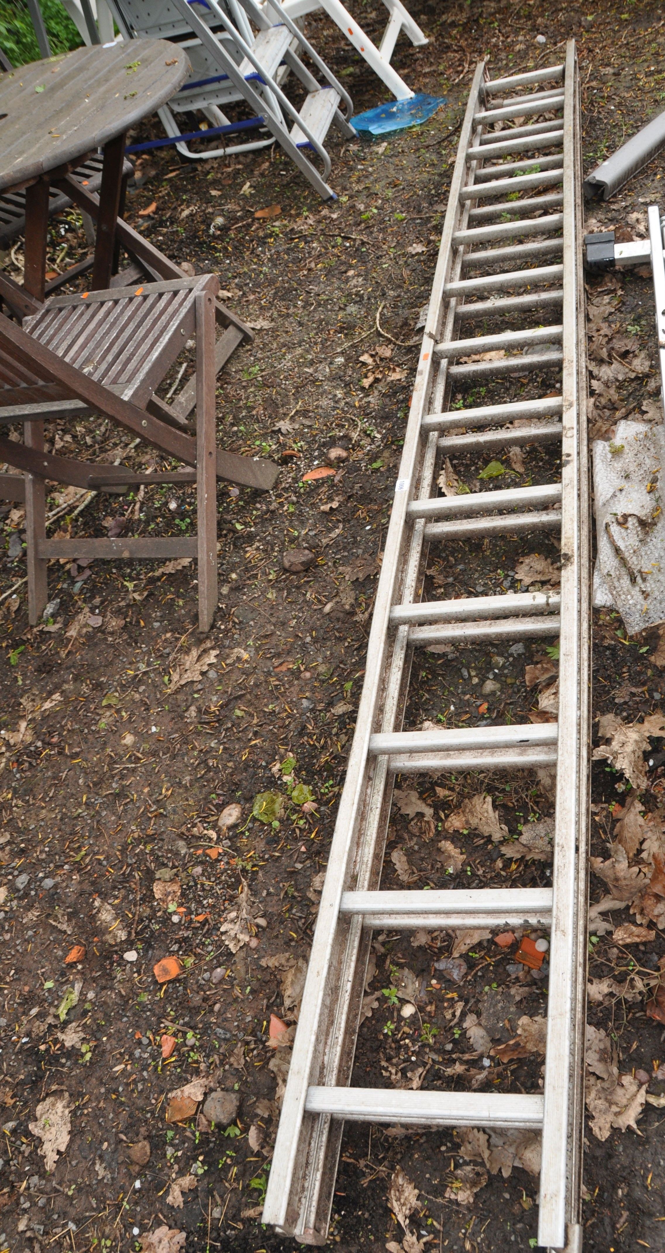 AN ALUMINIUM DOUBLE EXTENSION LADDER with 12 rungs to each 350cm section