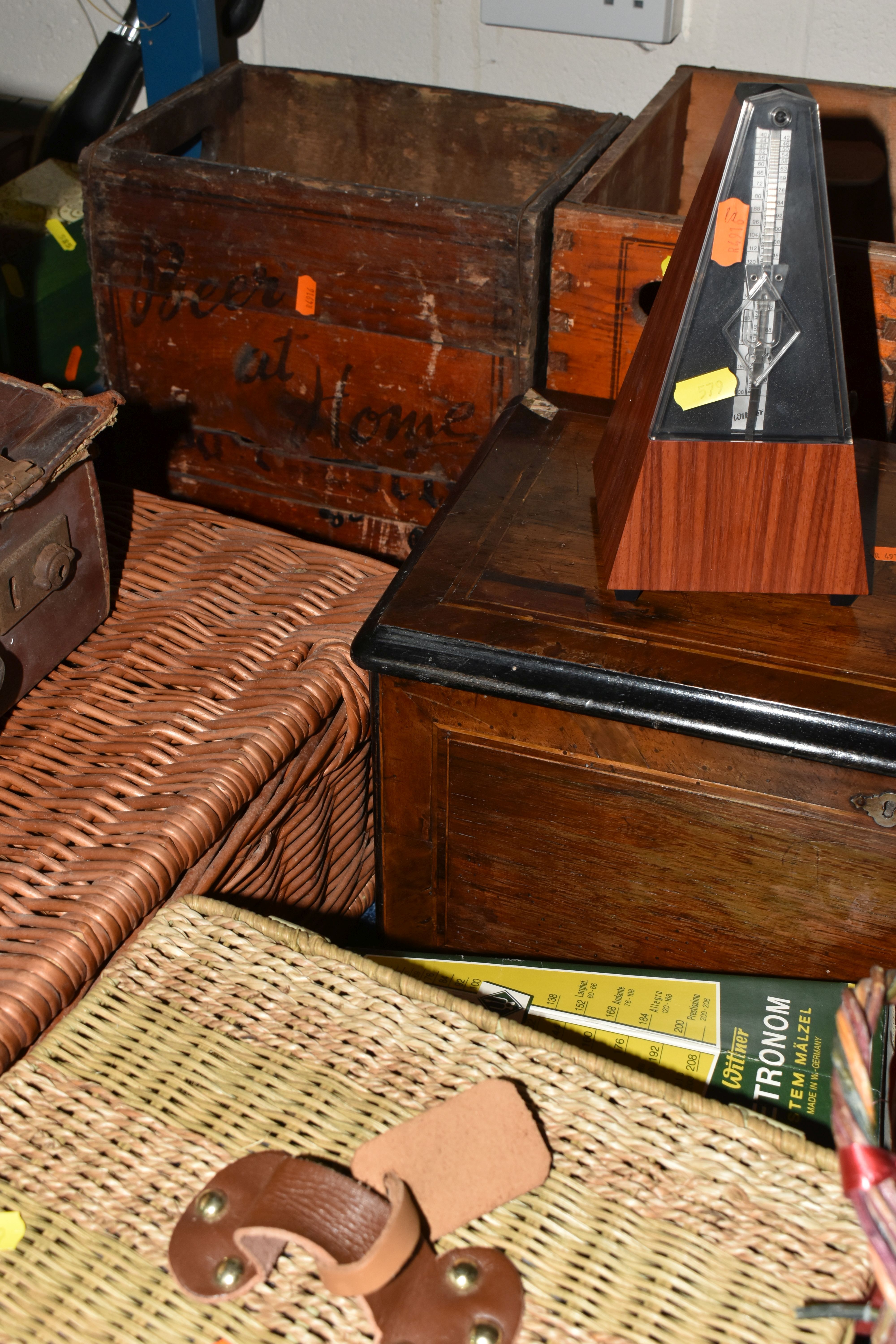 A BOX AND LOOSE WICKER AND TREEN ITEMS, to include two small 'Davenports Beer at Home' wooden beer - Image 8 of 8