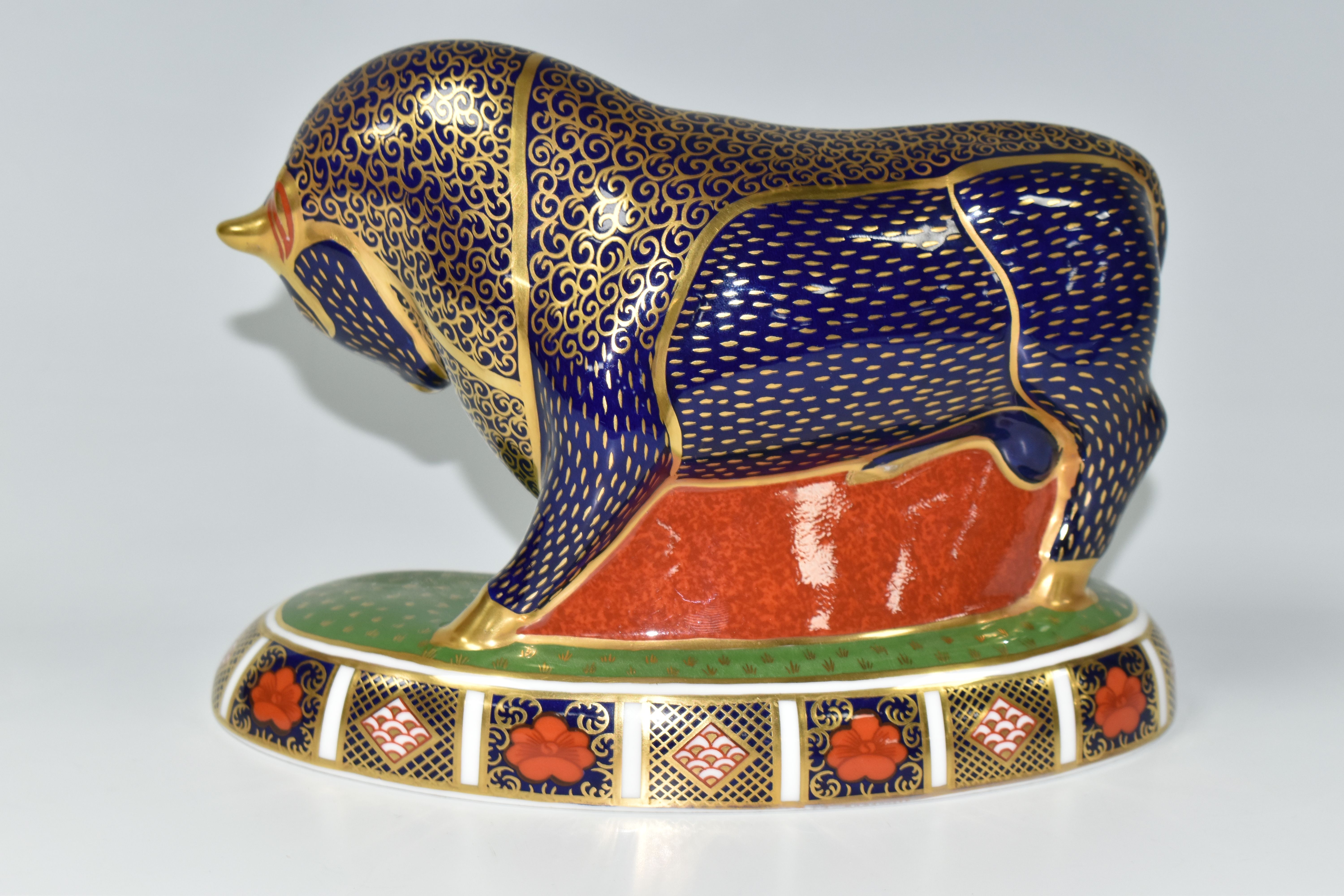 A ROYAL CROWN DERBY IMARI GRECIAN BULL PAPERWEIGHT, first quality, gold stopper, red backstamp, date - Image 3 of 5