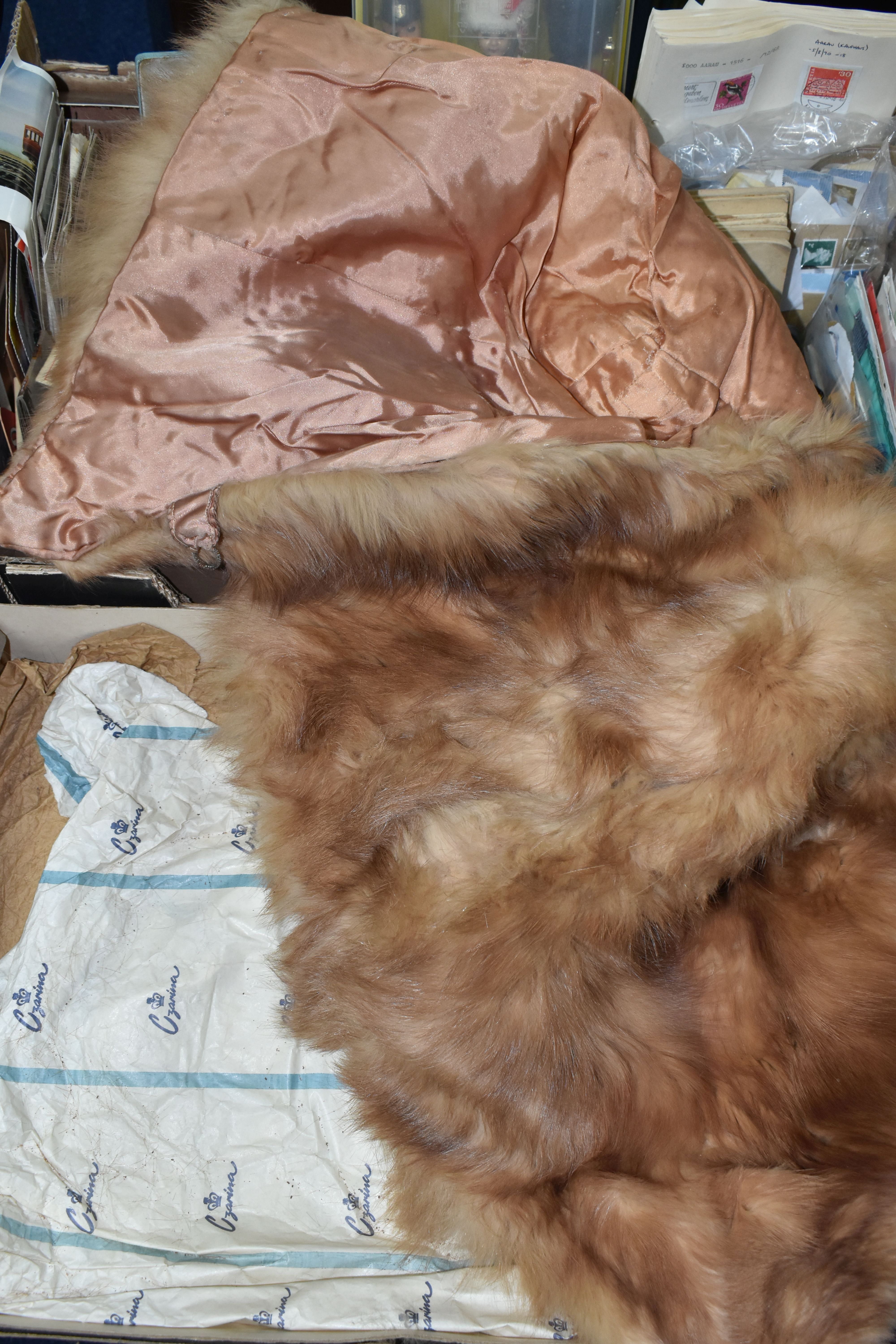 A BOX AND LOOSE FUR CAPE, EPHEMERA AND SUNDRY ITEMS, to include a boxed fox fur cape, a quantity - Image 3 of 7