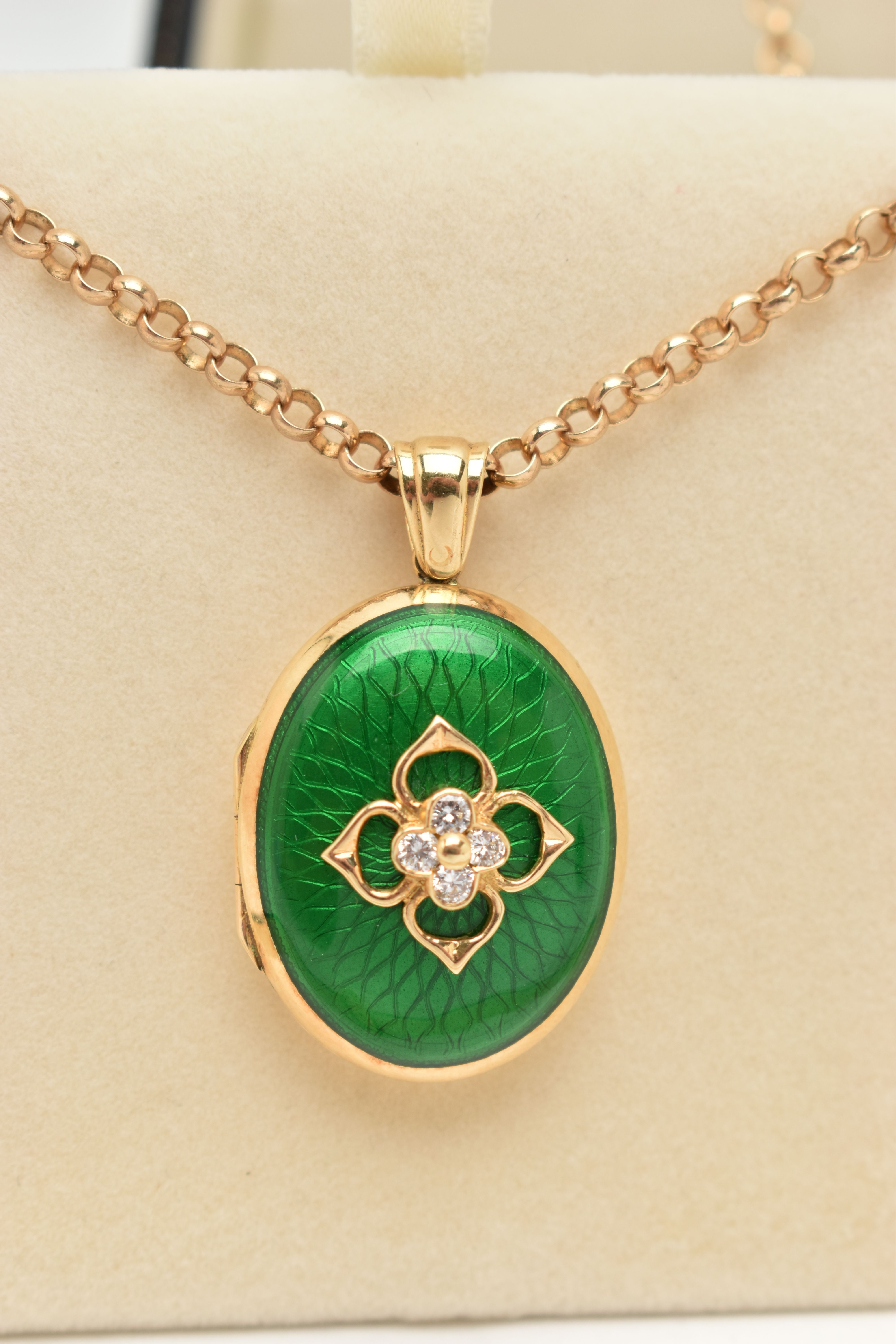 AN 18CT GOLD DIAMOND AND ENAMEL LOCKET, the oval locket with green enamel front, a quatrefoil design - Image 2 of 5
