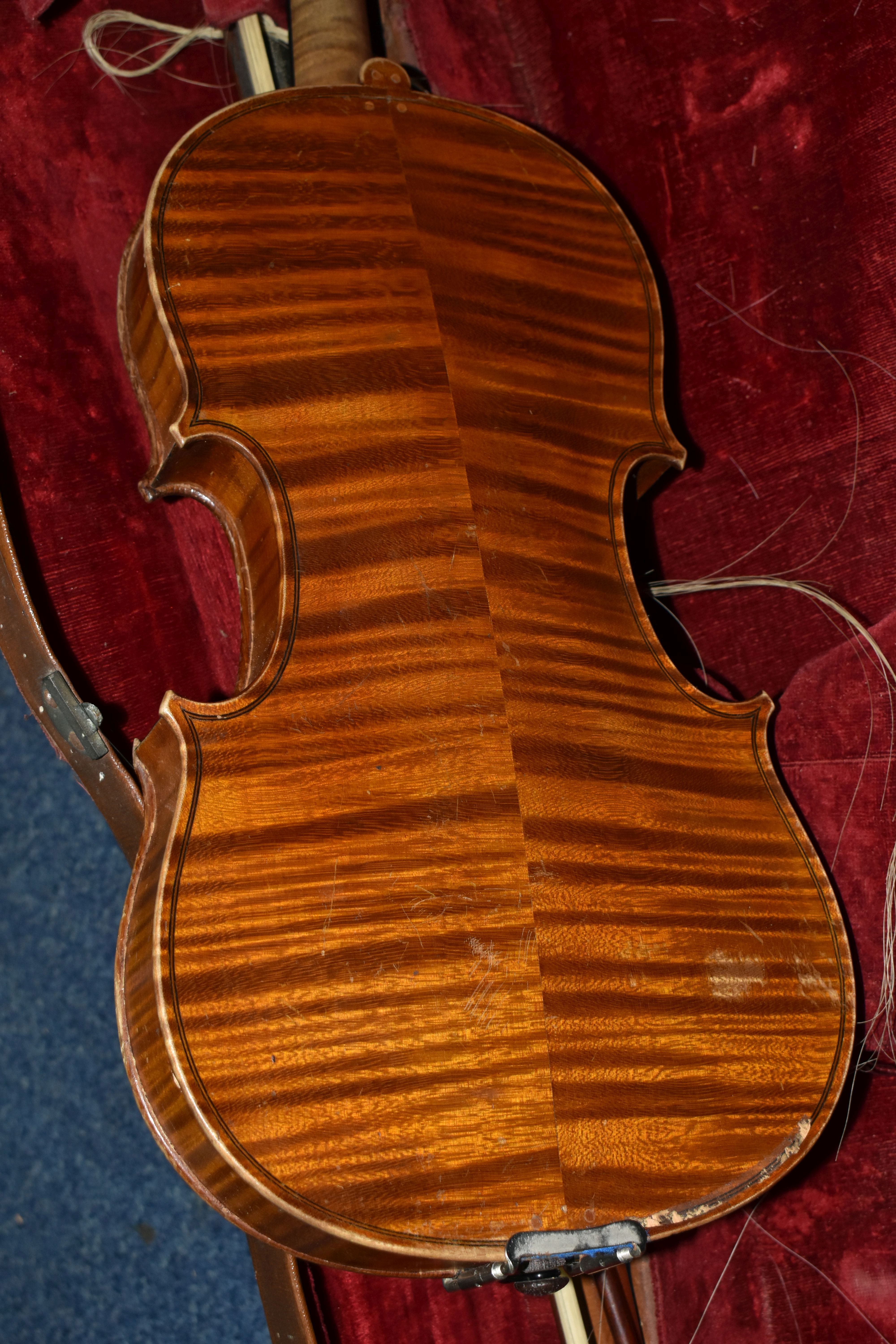 A CASED LATE NINETEENTH CENTURY 3/4 SIZE VIOLIN, bearing label reading 'Lutherie Artistique, T. - Image 8 of 14