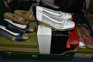 A BOX AND LOOSE LADIES' SHOES, comprising fourteen pairs of mainly boxed shoes and sandals, size