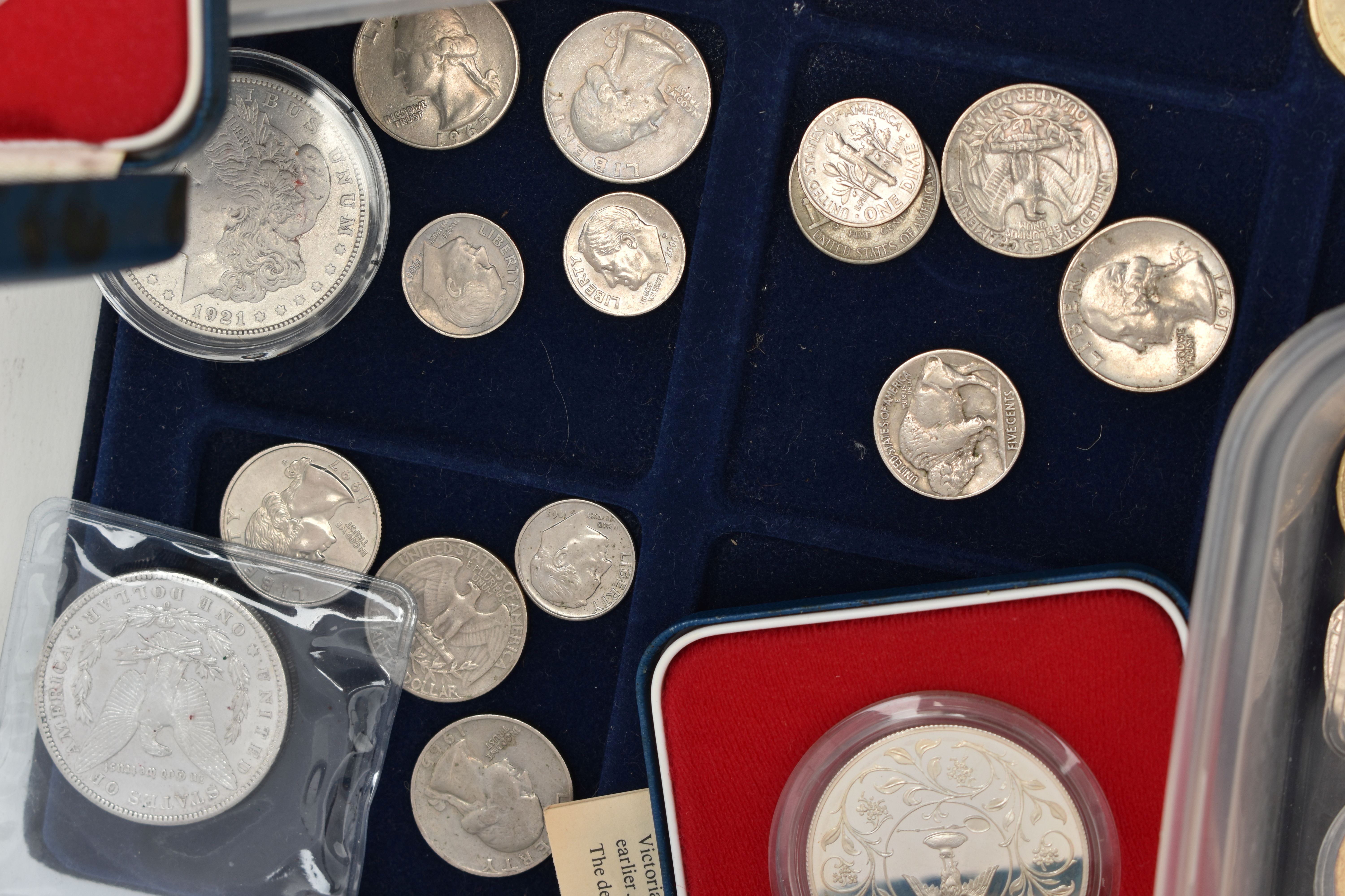 A LARGE CARDBOARD BOX CONTAINING COINS AND COMMEMORATIVES, to include over 1.6 Kilo of mixed - Image 4 of 9