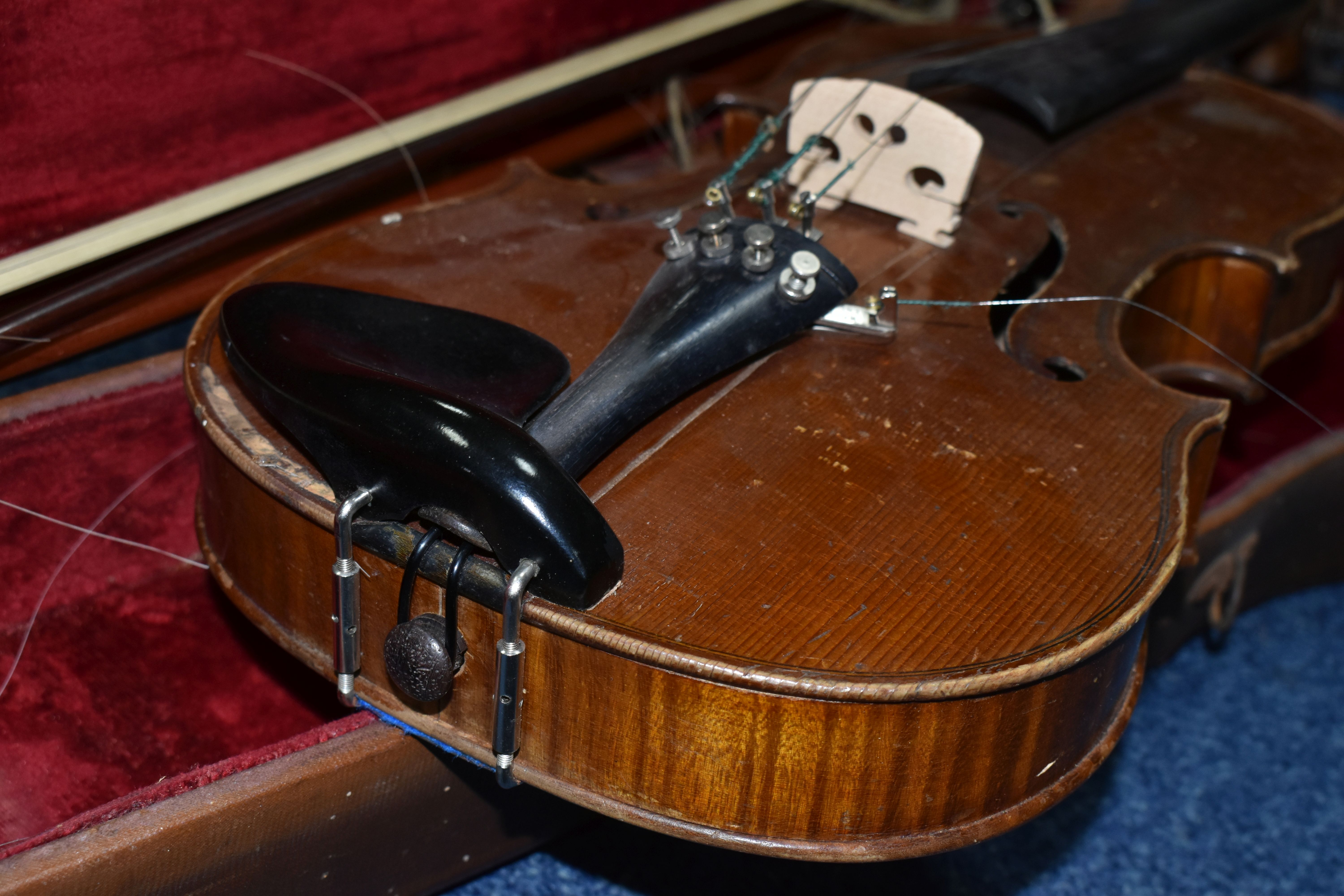 A CASED LATE NINETEENTH CENTURY 3/4 SIZE VIOLIN, bearing label reading 'Lutherie Artistique, T. - Image 7 of 14