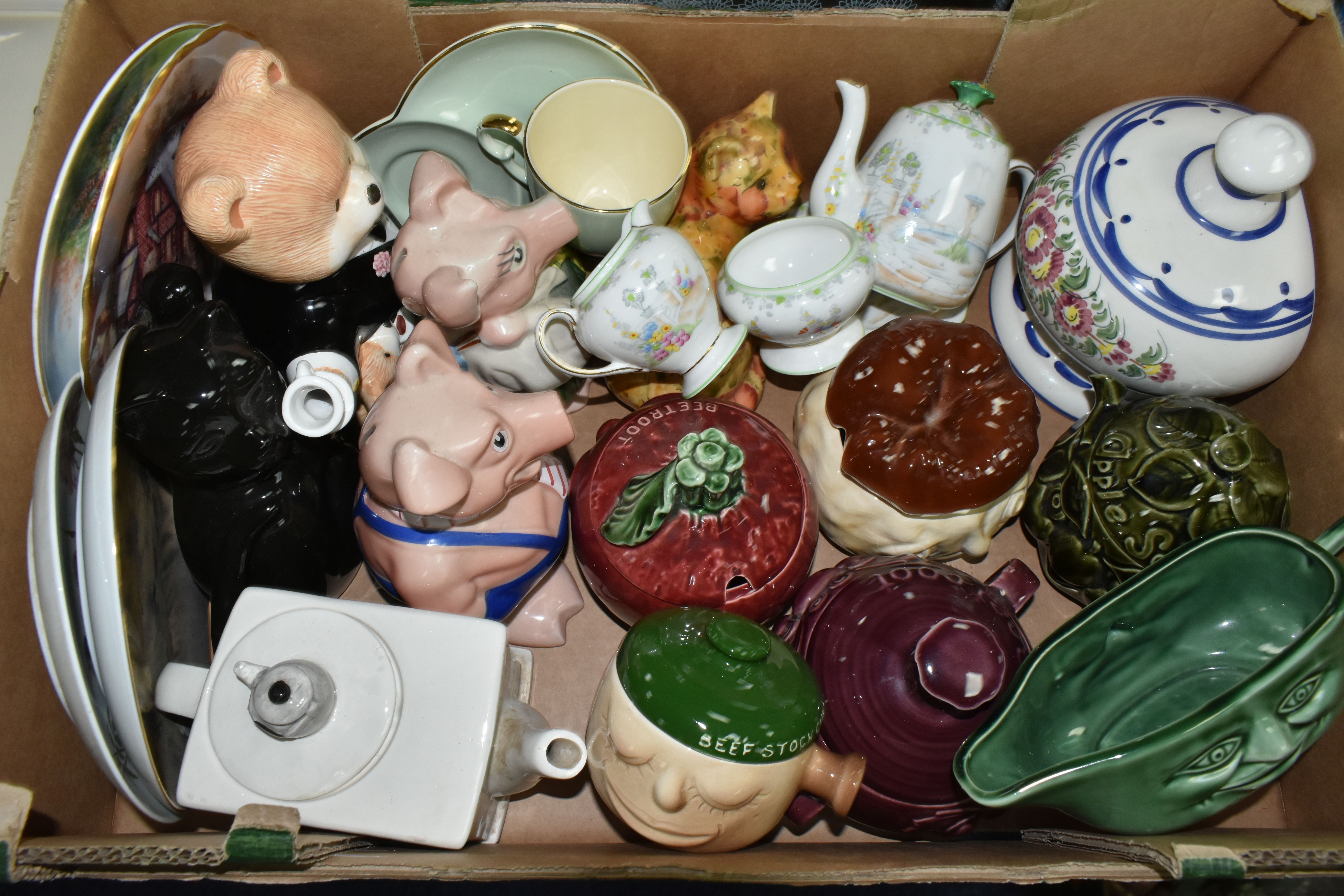 FOUR BOXES AND LOOSE CERAMICS, ORNAMENTS, GLASS WARE, PICNIC SET AND SUNDRY ITEMS, to include six - Image 5 of 8