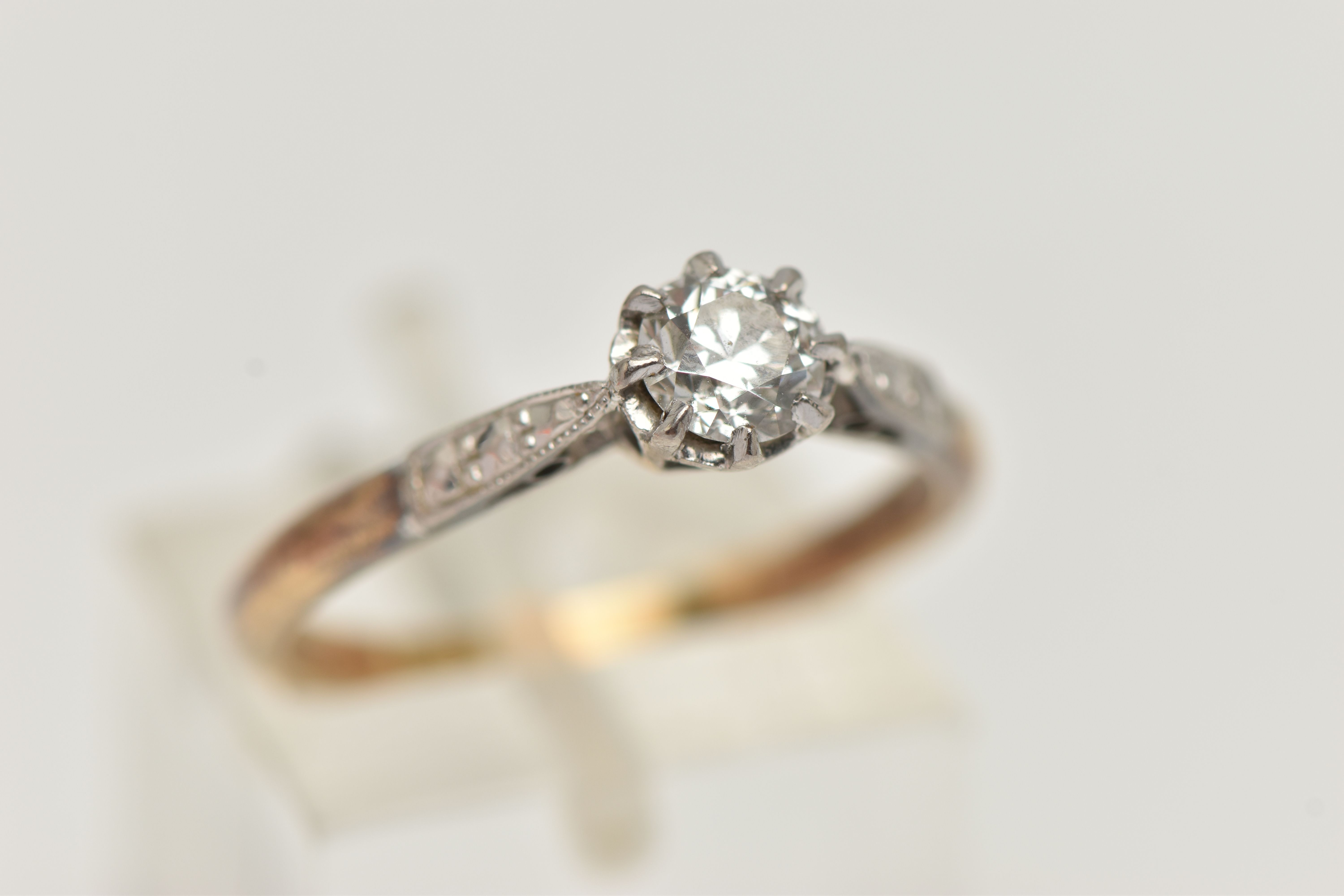 A YELLOW METAL SINGLE STONE DIAMOND RING, old cut diamond, measuring approximately 4.9mm x 4.8mm x - Image 4 of 4