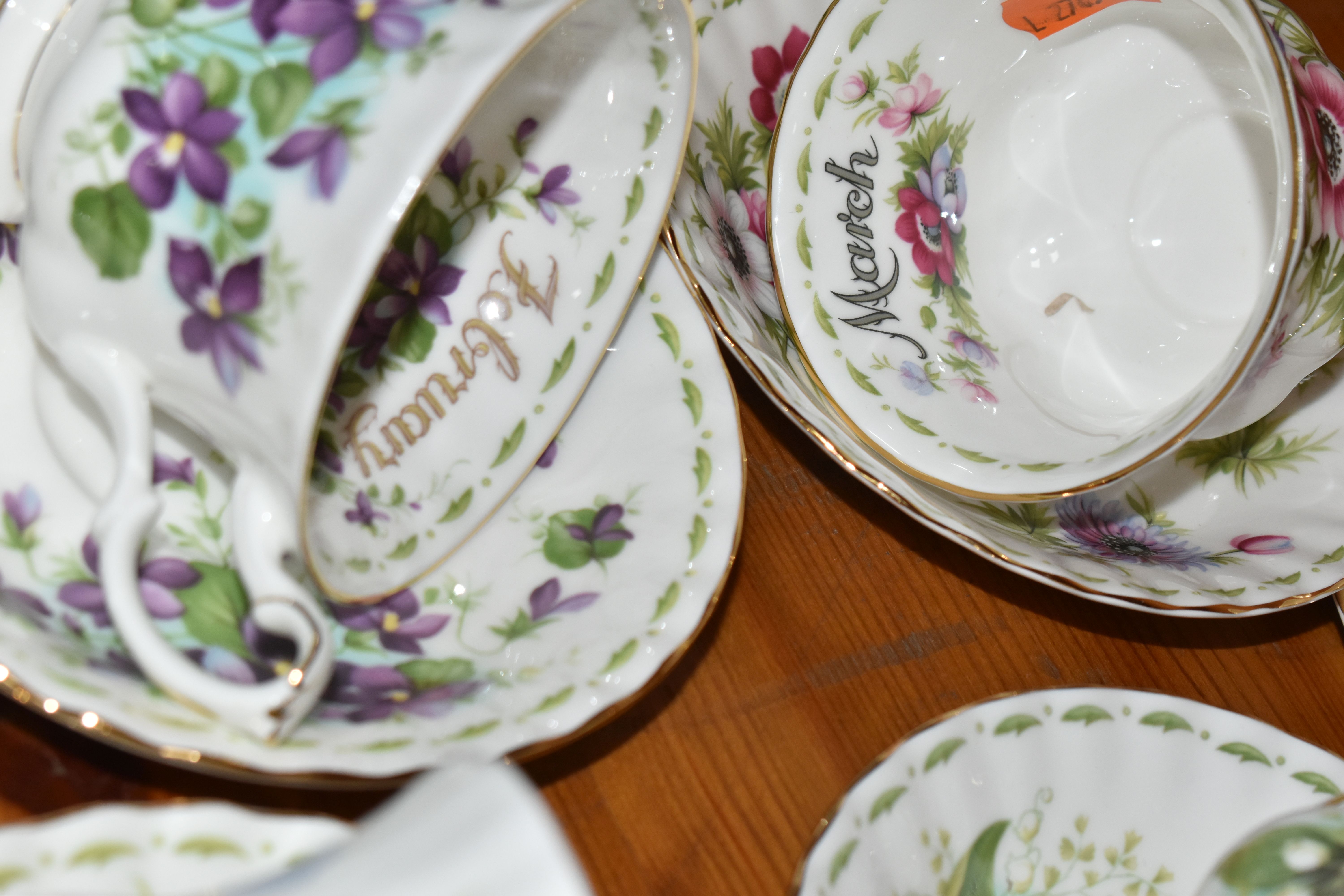 A GROUP OF ROYAL ALBERT 'FLOWER OF THE MONTH SERIES' TEAWARE, comprising a 'Forget Me Not' pattern - Image 7 of 7