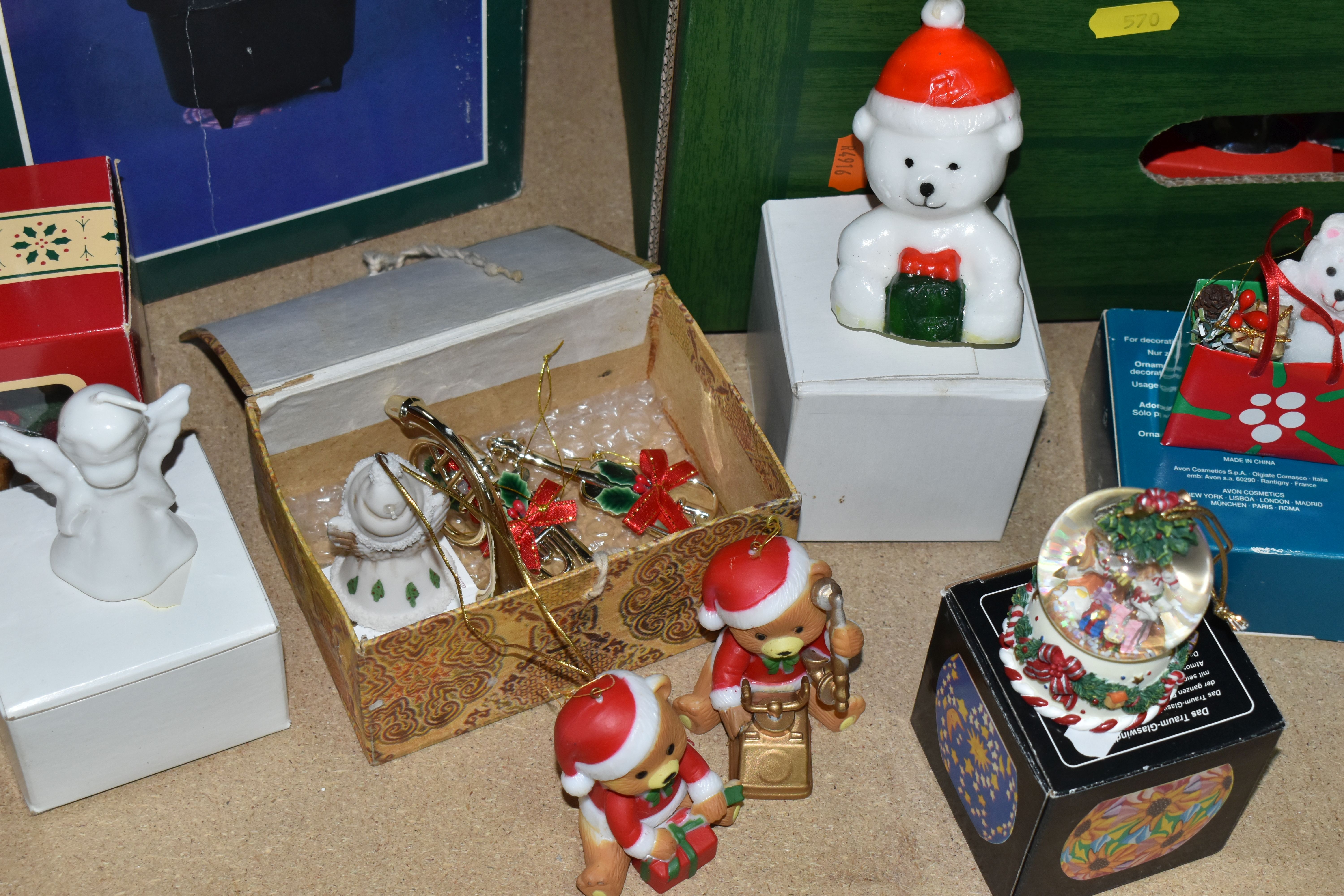 FOUR BOXES AND LOOSE CHRISTMAS DECORATIONS, largely late twentieth/ early twenty first century, to - Image 3 of 6