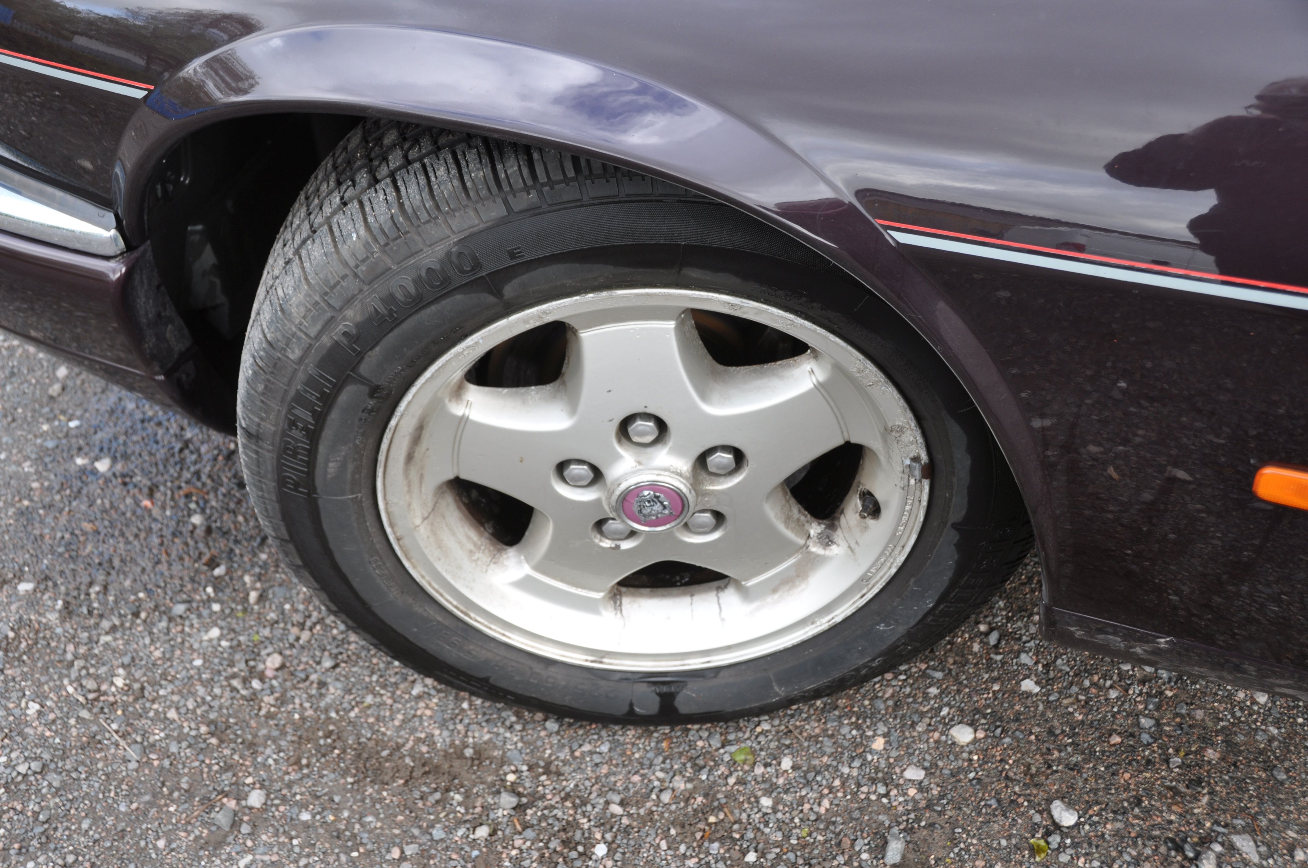 A 1994 JAGUAR XJ-S 4.0 AUTO SPORTS SALOON CAR in burgundy, 3980cc straight 6 cylinder petrol engine, - Image 12 of 26