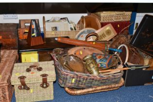 A BOX AND LOOSE WICKER AND TREEN ITEMS, to include two small 'Davenports Beer at Home' wooden beer