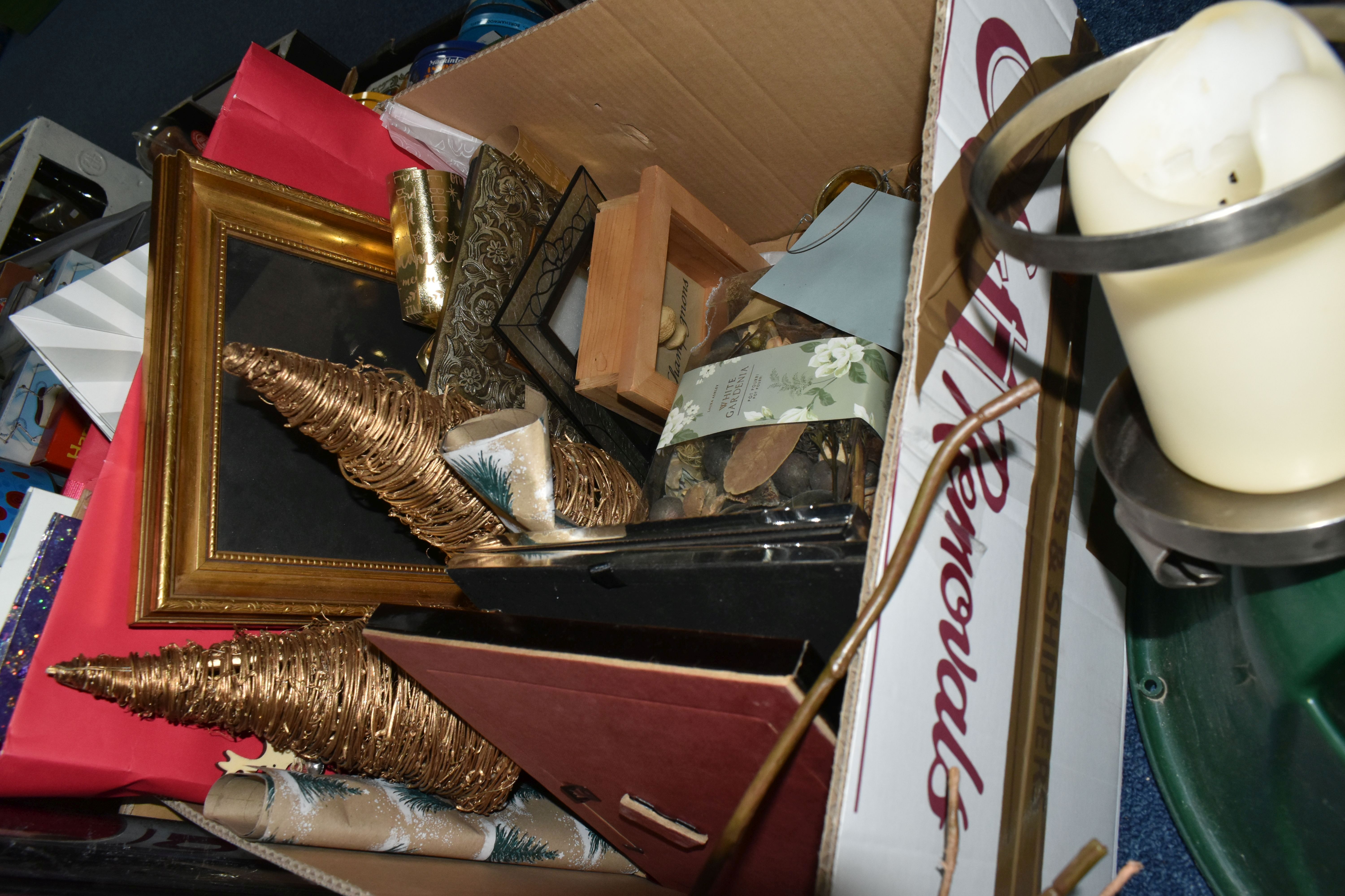 FOUR BOXES OF ASSORTED CHRISTMAS DECORATIONS AND CANDLES ETC glass, wood, textile Christmas tree - Image 6 of 6