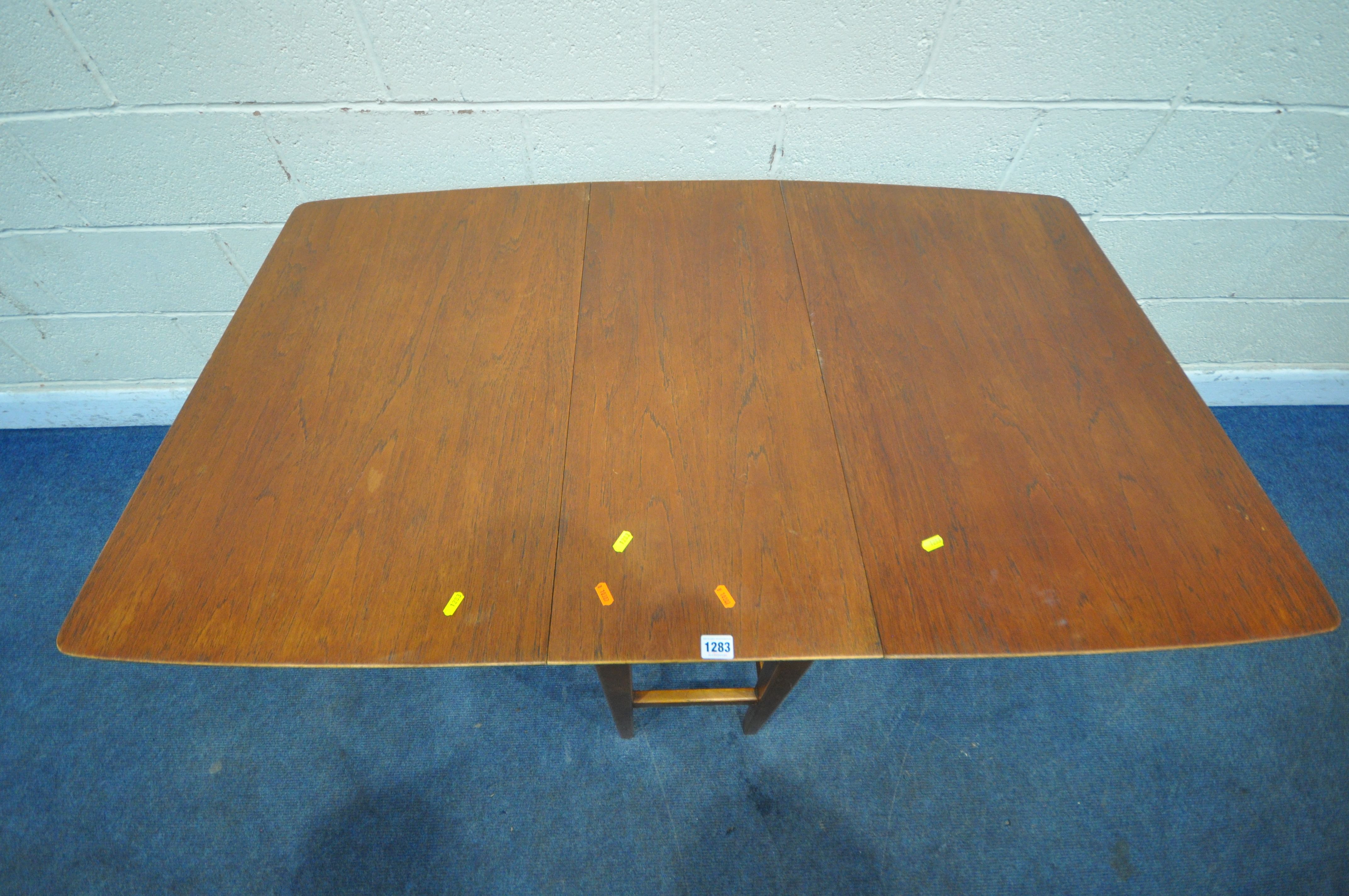 A MID CENTURY TEAK DROP LEAF DINING TABLE, open width 138cm x closed width 37cm x depth 83cm x - Image 4 of 5