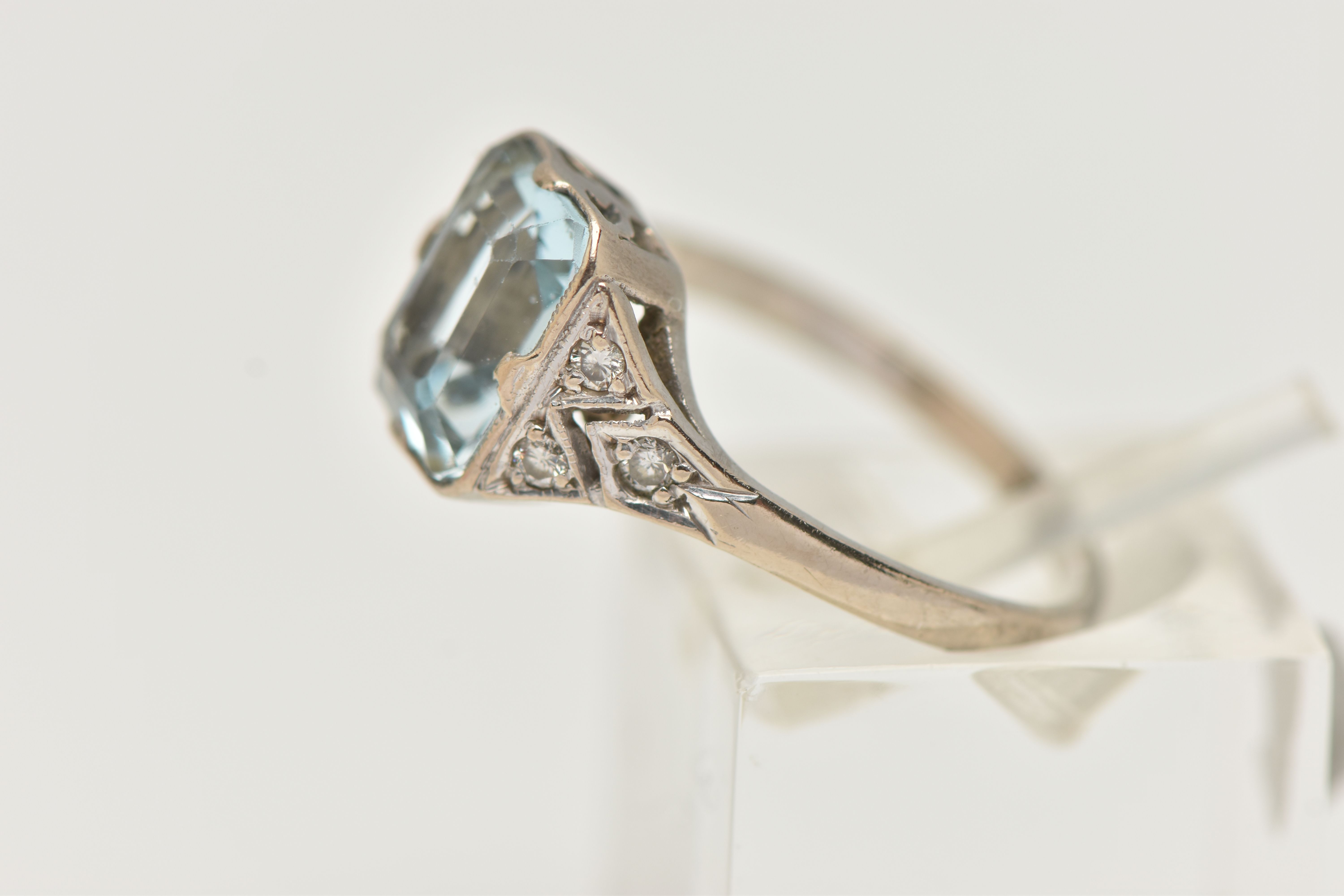 AN AQUAMARINE AND DIAMOND RING, principally set with a rectangular cut aquamarine, approximate - Image 2 of 4