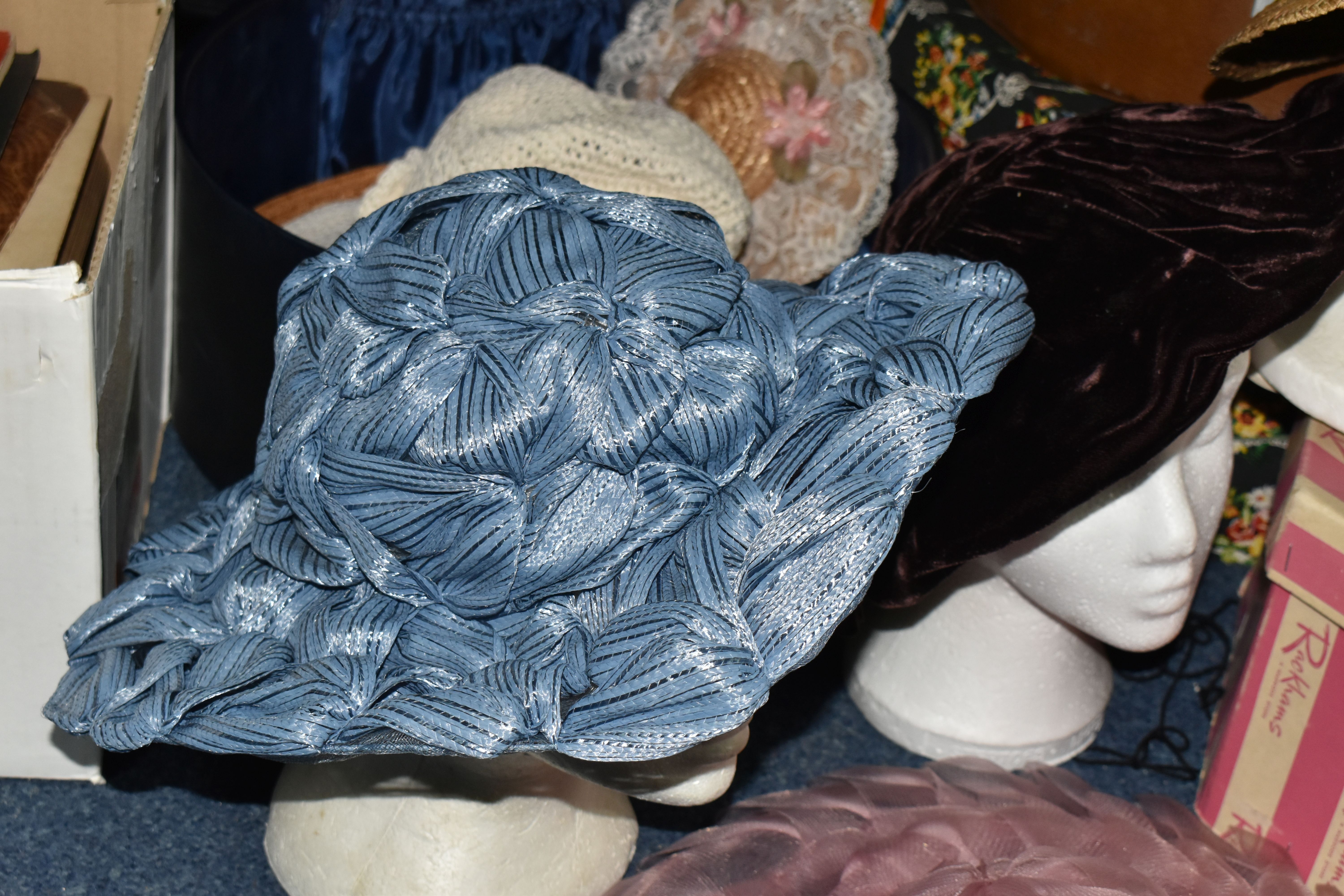 A GROUP OF HATS AND HAT BOXES, to include approximately fifteen to twenty vintage and modern hats, - Image 3 of 5