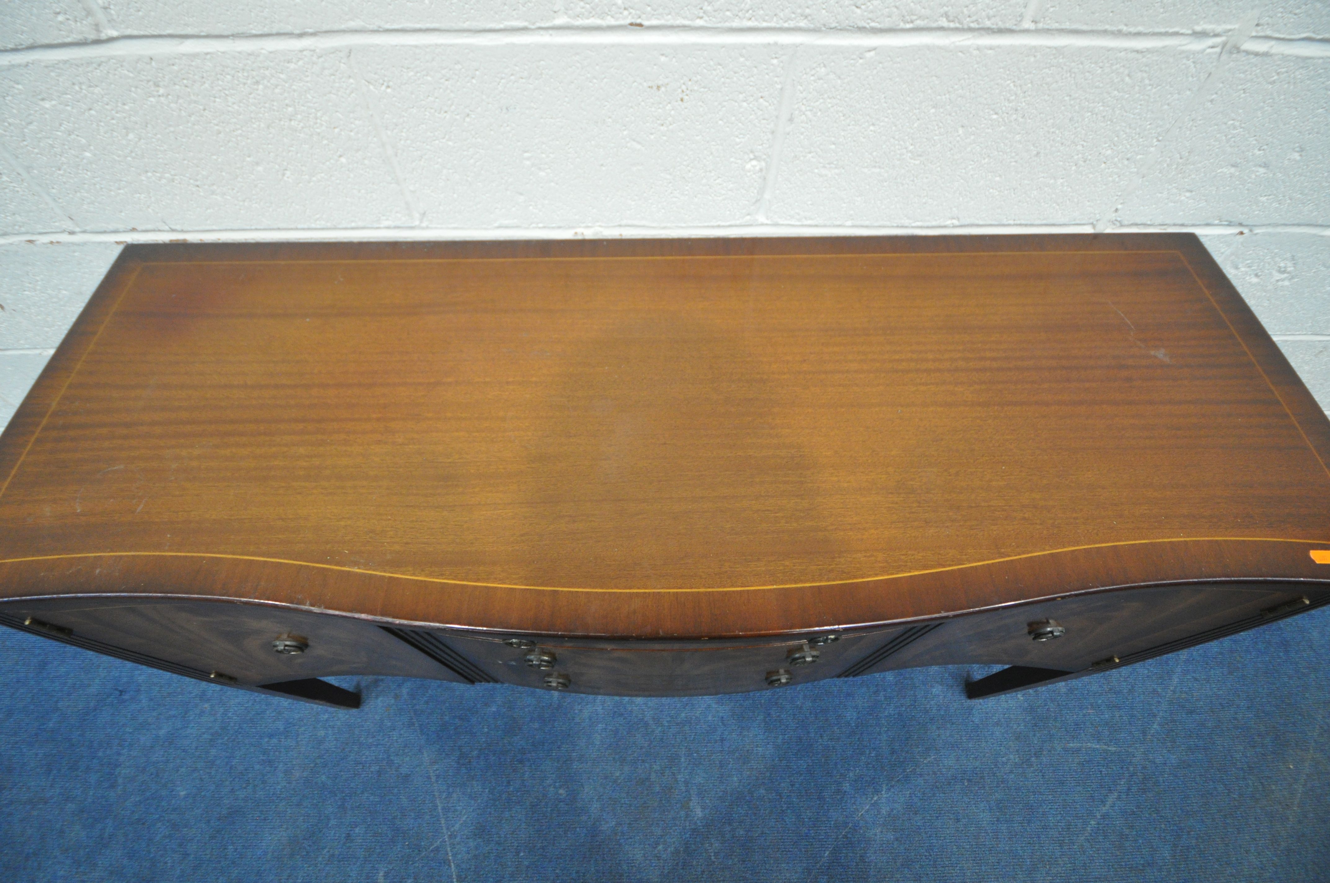 A REPRODUCTION MAHOGANY SERPENTINE SIDEBOARD, fitted with two cupboard doors, flanking three - Image 2 of 4