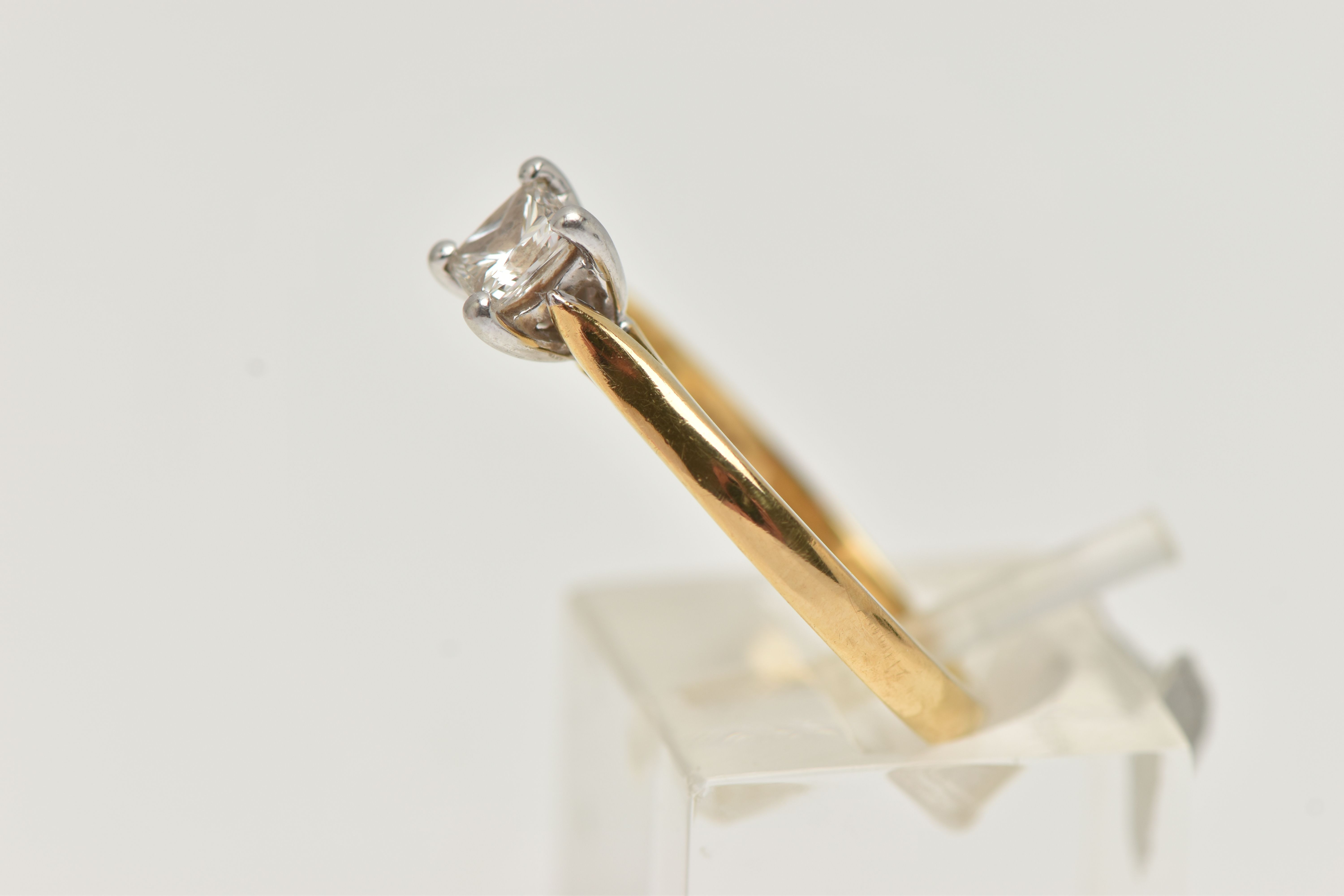 AN 18CT GOLD DIAMOND SINGLE STONE RING, princess cut diamond, with GIA report, laser inscription - Image 2 of 5