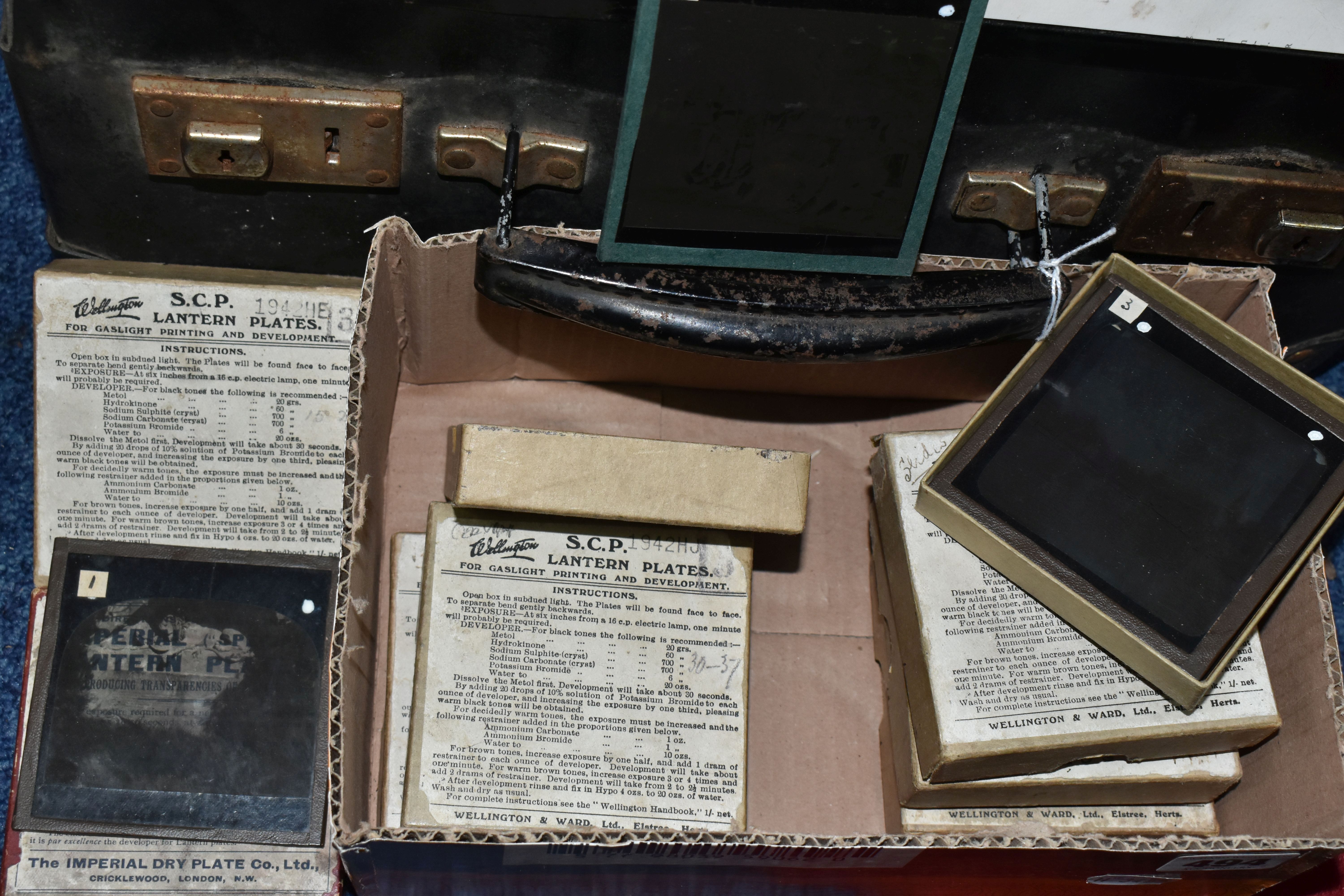 A JOHNSON MODEL 12 OPTISCOPE AND EIGHT BOXES OF LANTERN PLATES, includes the optiscope in original - Image 2 of 11