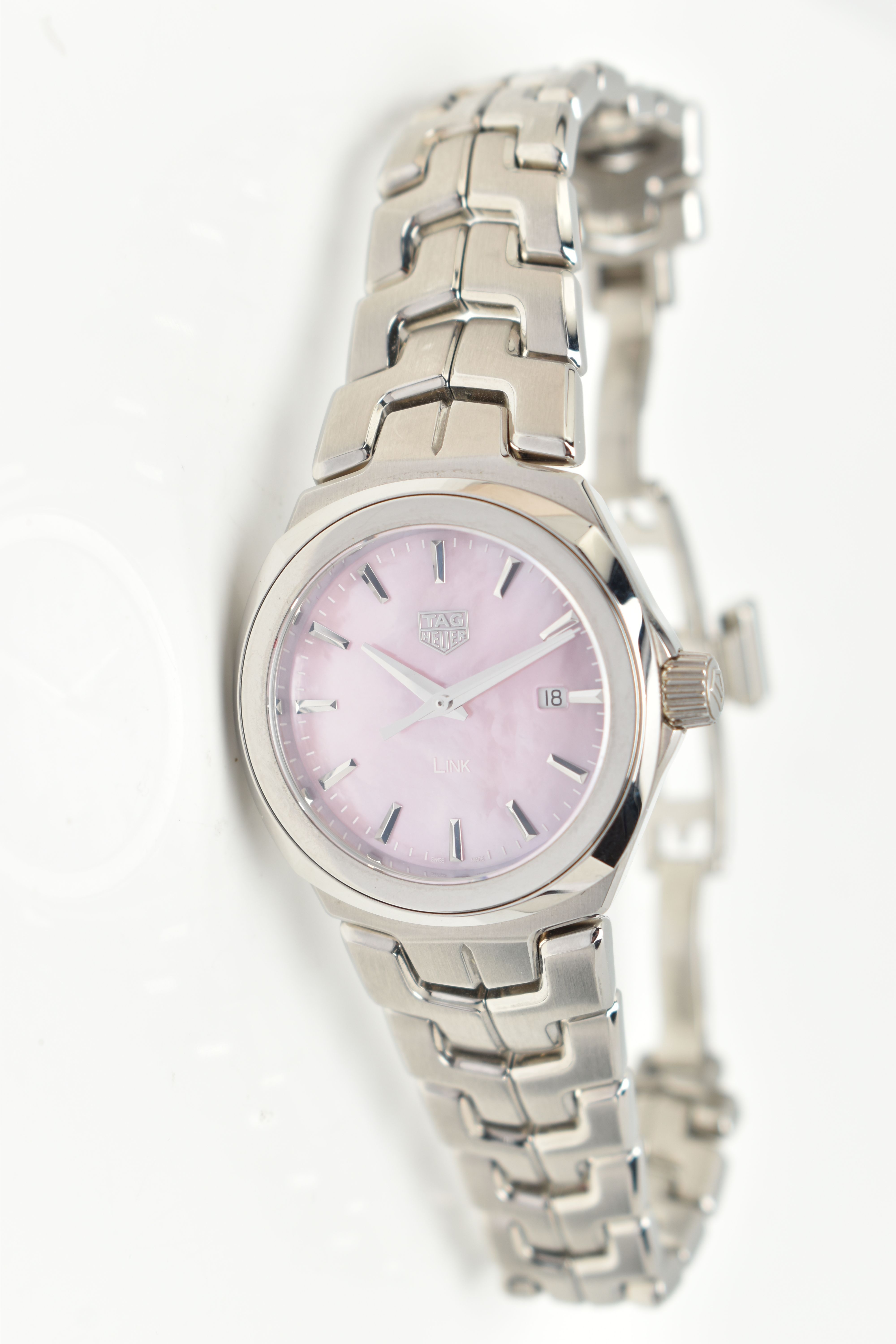 A 'TAG HEUER' LINK LADIES WRISTWATCH, quartz movement, pink dial signed 'Tag Heuer Link', baton - Image 4 of 10