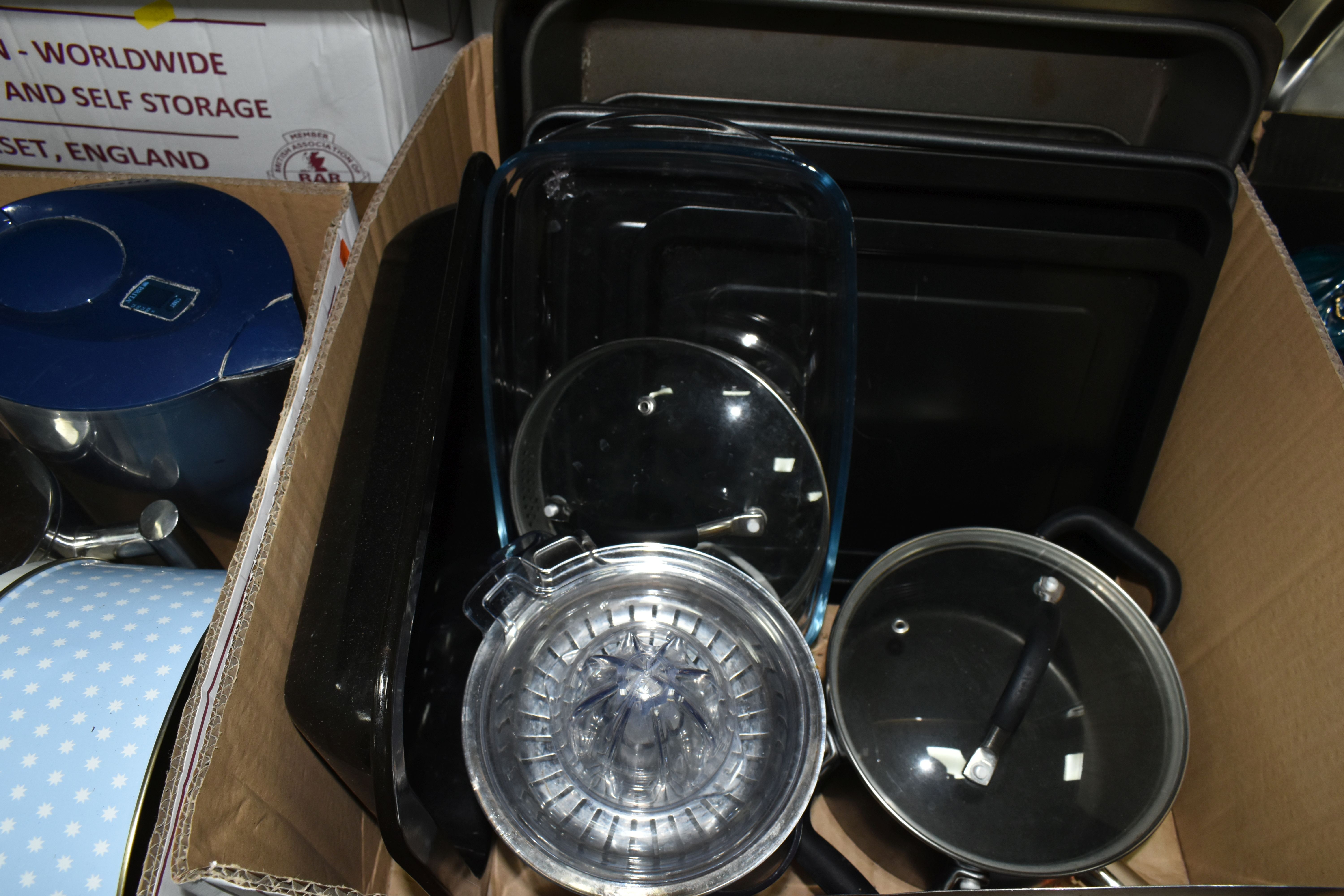EIGHT BOXES AND LOOSE KITCHEN WARE, to include a Kenwood food processor, a boxed - Image 5 of 14