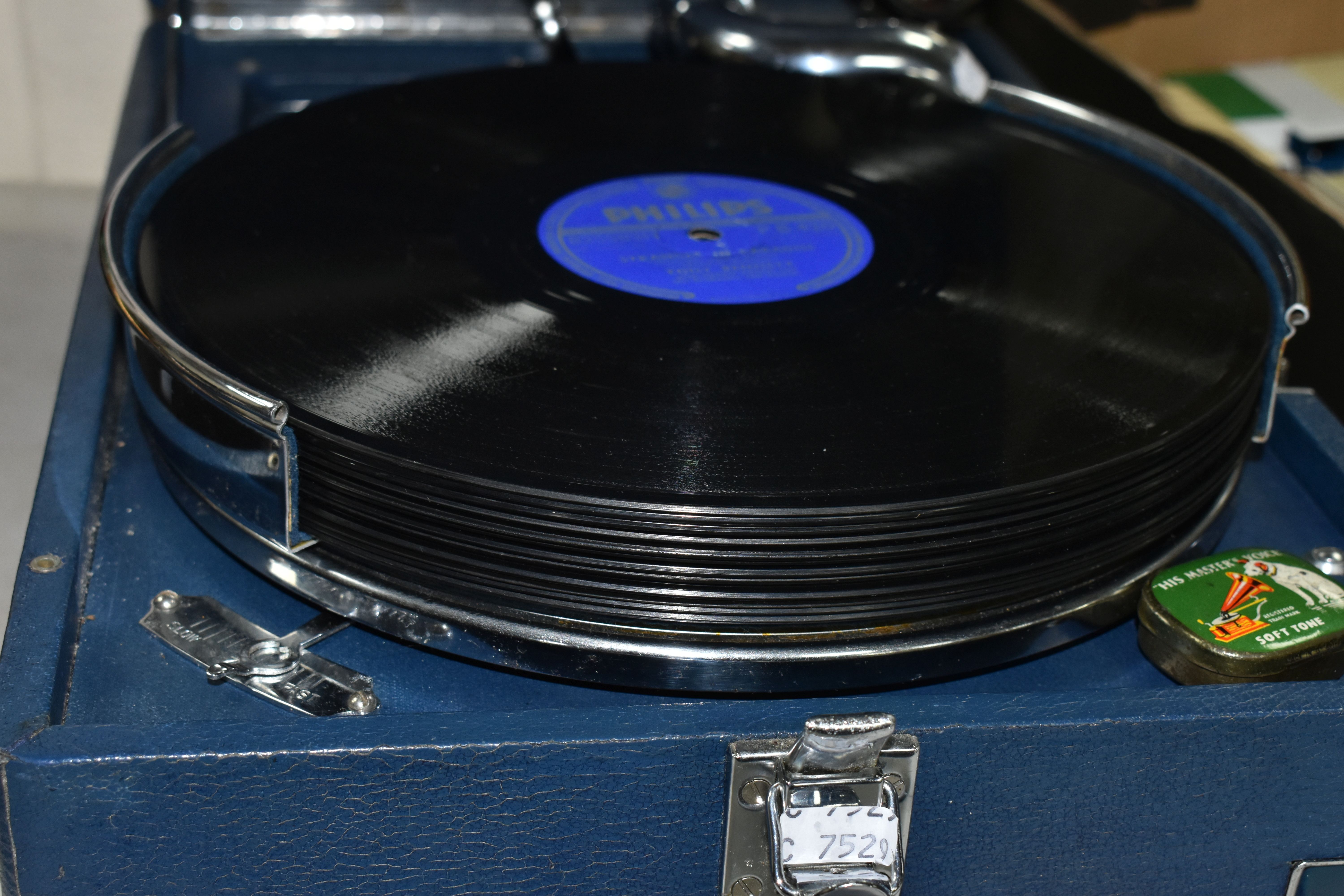 A 1930s HMV MODEL 102 WIND UP GRAMOPHONE IN BLUE PORTABLE CASE, including twelve LPs featuring - Image 7 of 7