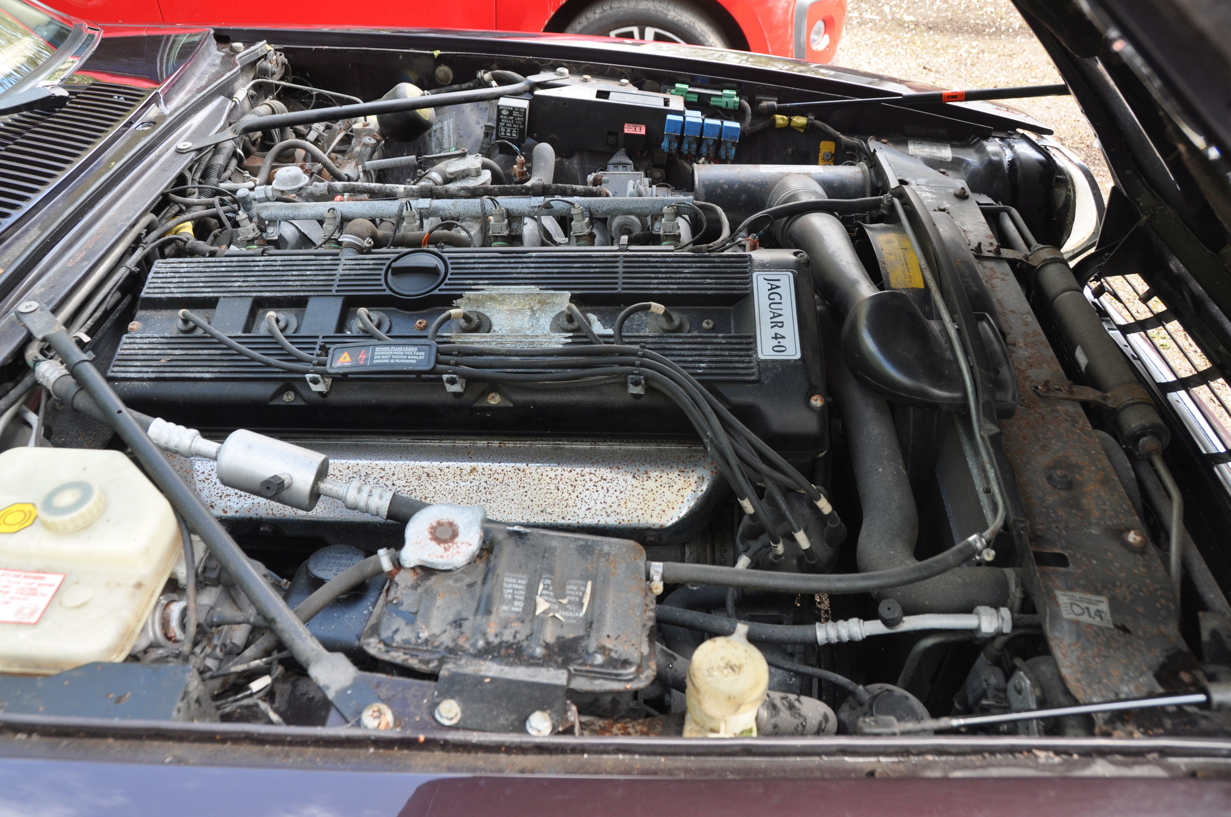 A 1994 JAGUAR XJ-S 4.0 AUTO SPORTS SALOON CAR in burgundy, 3980cc straight 6 cylinder petrol engine, - Image 22 of 26